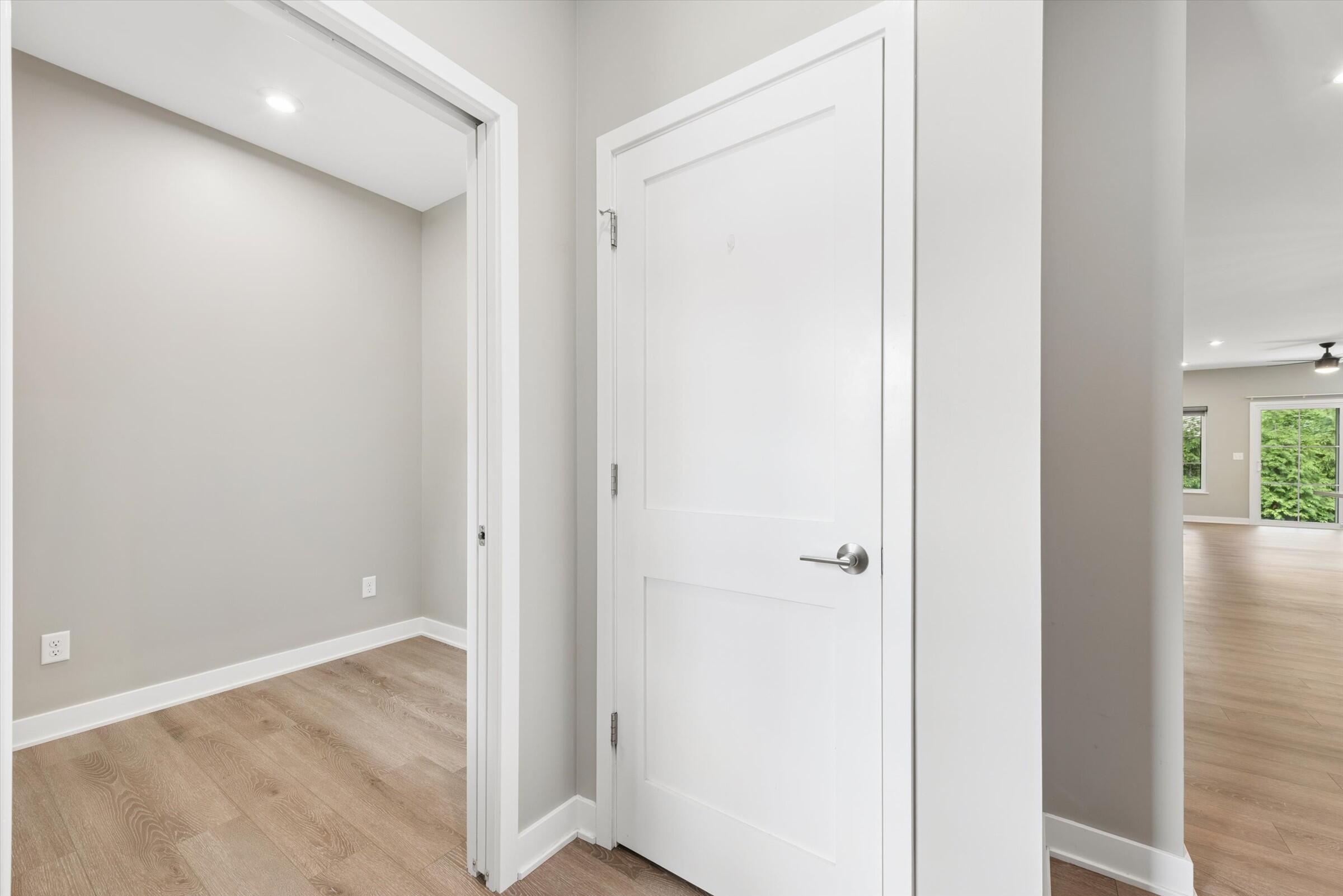 1933 W Woodglen Circle, Valparaiso, IN 46383; Image #23