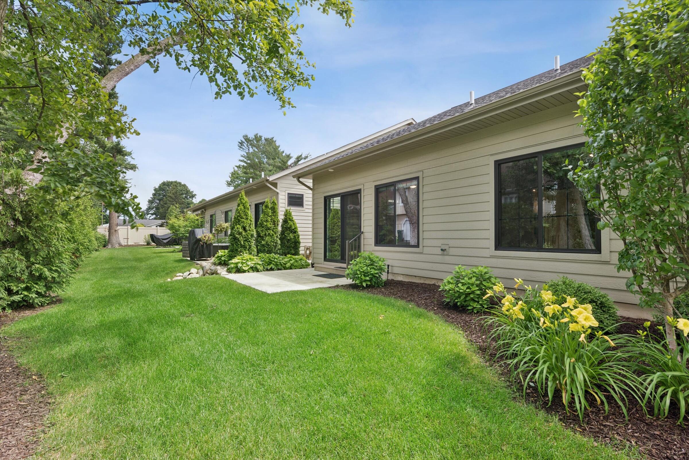 1933 W Woodglen Circle, Valparaiso, IN 46383; Image #25