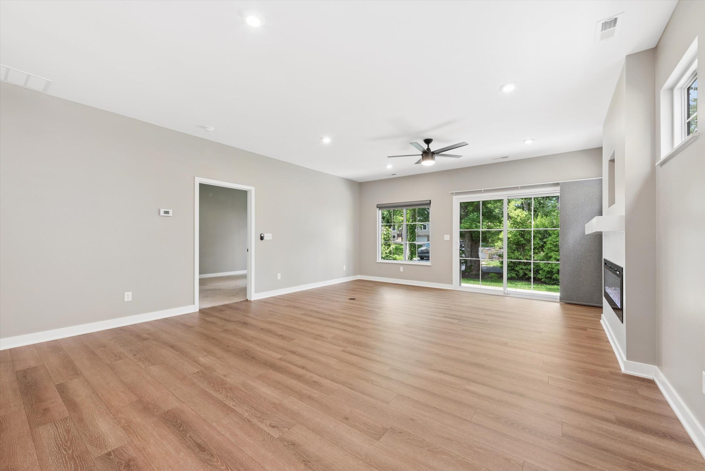 1933 W Woodglen Circle, Valparaiso, IN 46383; Image #9