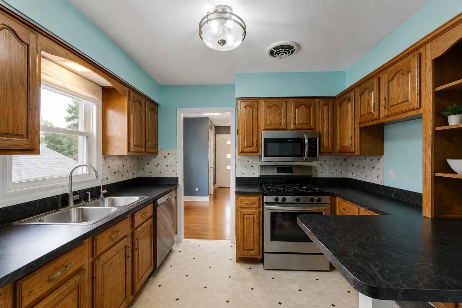 8050 Columbia Avenue, Munster, IN 46321; Image #13
