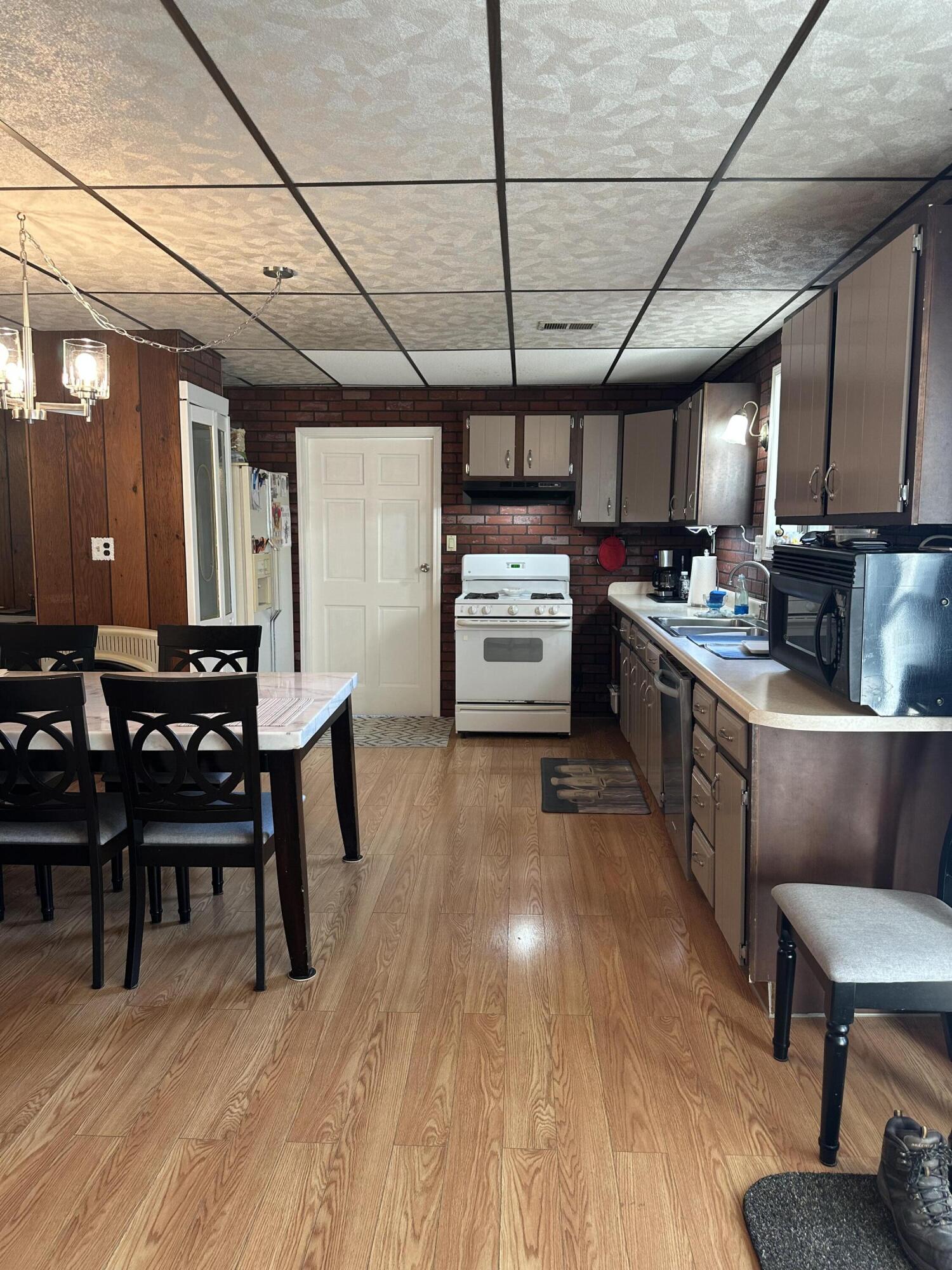 3422 E 74th Avenue, Merrillville, IN 46410; Image #9