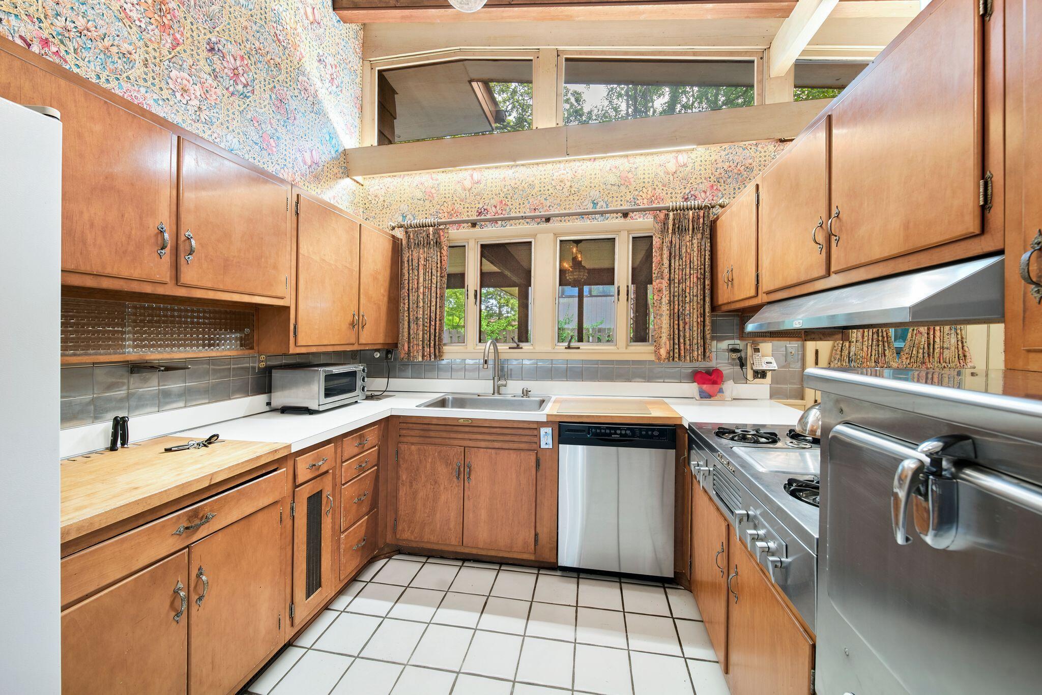 301 Kenwood Place, Michigan City, IN 46360; Image #8