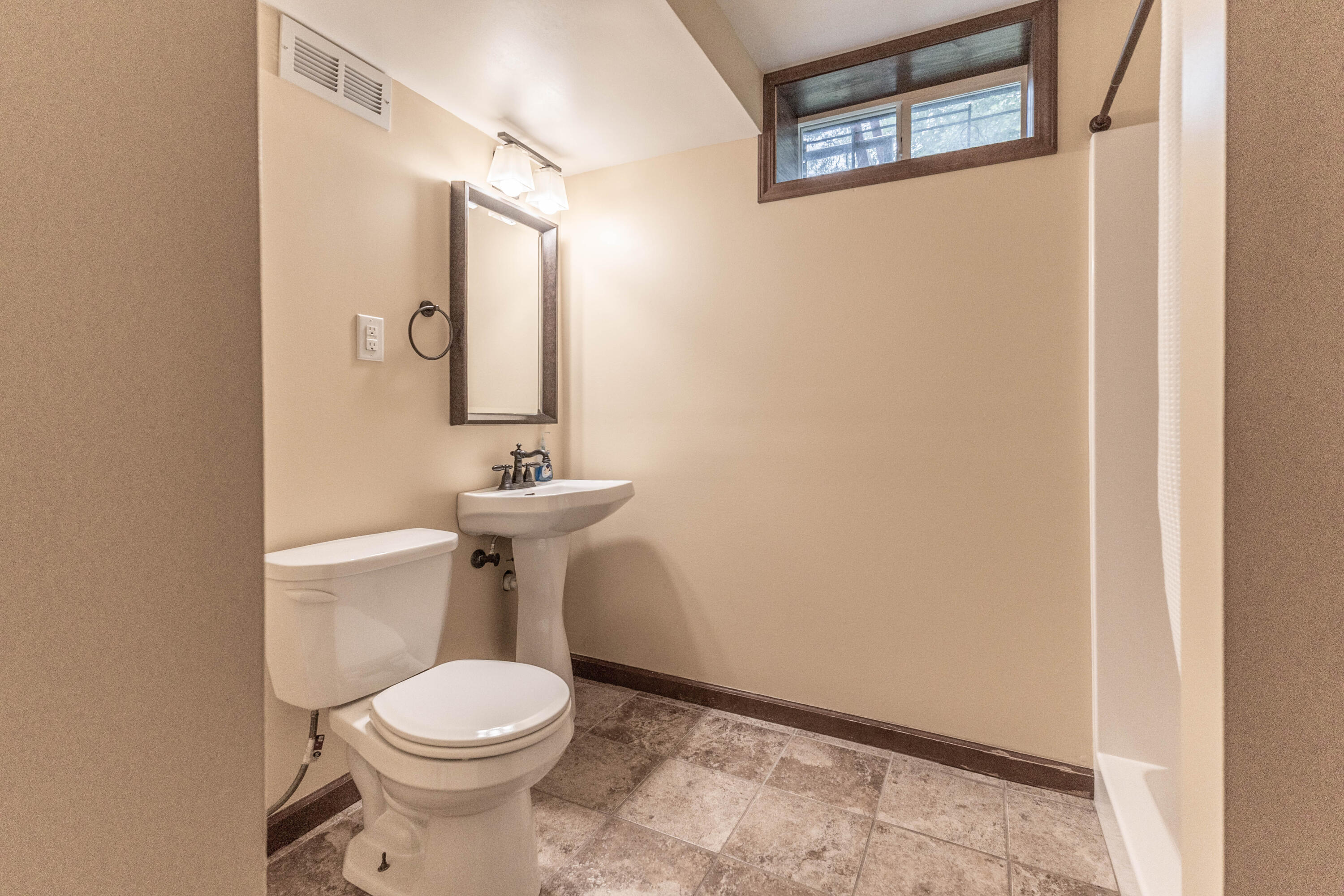 8223 Maple Avenue, Gary, IN 46403; Image #33