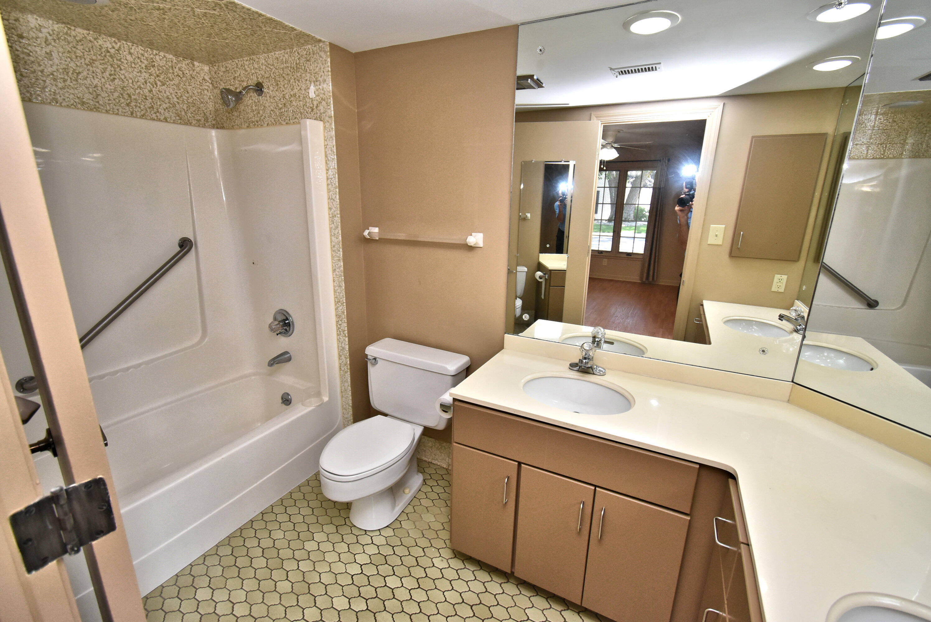 2288 Bordeaux Walk, Highland, IN #D1, 46322; Image #18