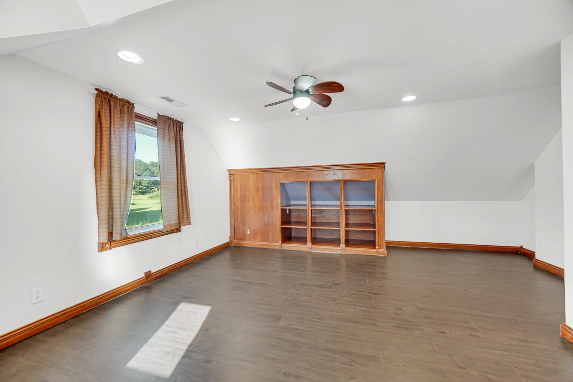 7692 N Emery Road, Rolling Prairie, IN 46371; Image #29