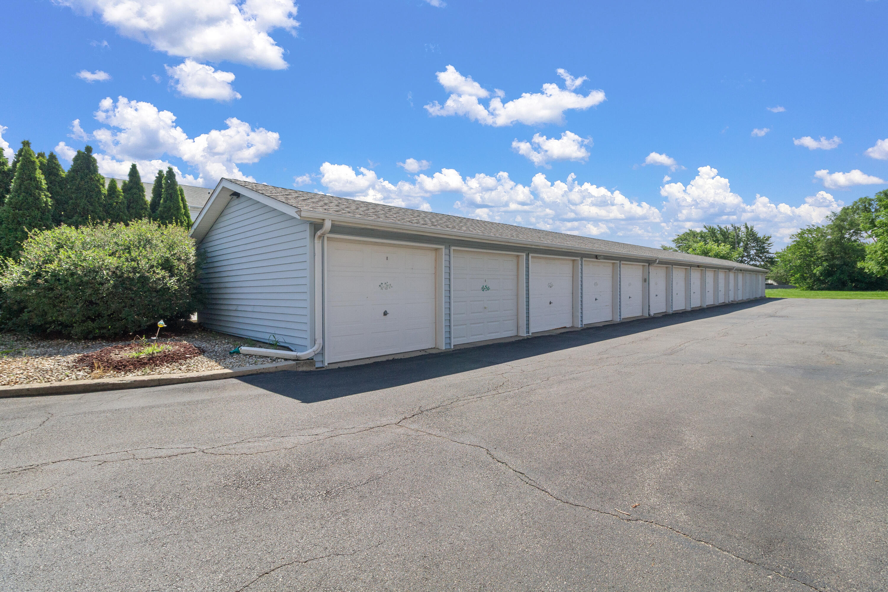 9621 Merrillville Road, Crown Point, IN #304, 46307; Image #14