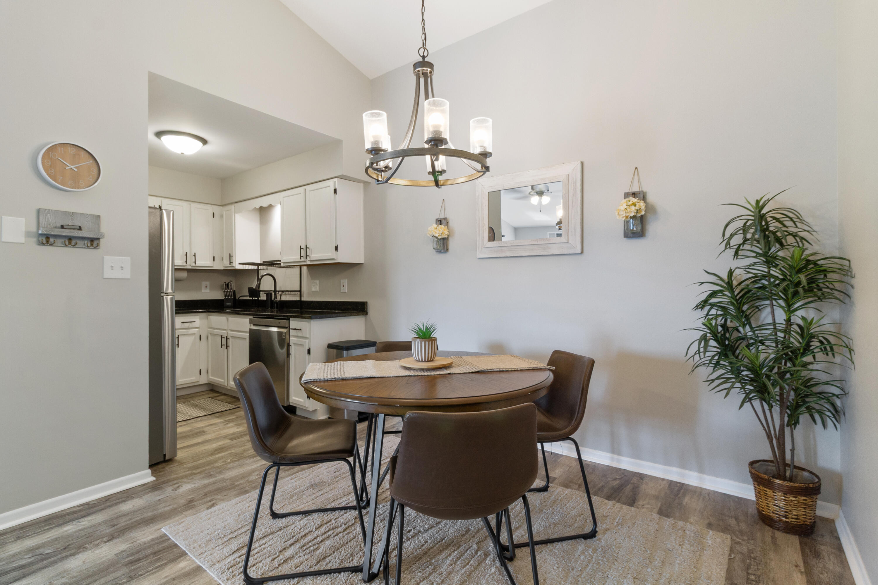 9621 Merrillville Road, Crown Point, IN #304, 46307; Image #6