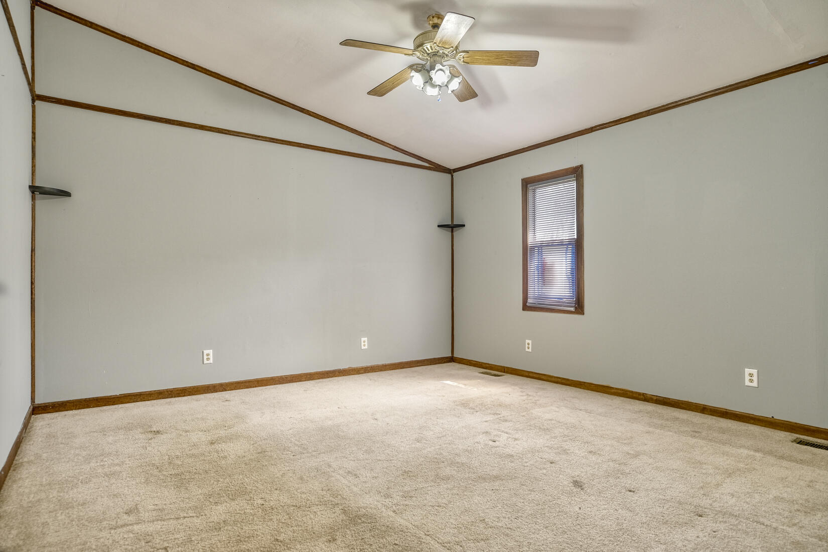 9713 N 490 E, DeMotte, IN 46310; Image #13