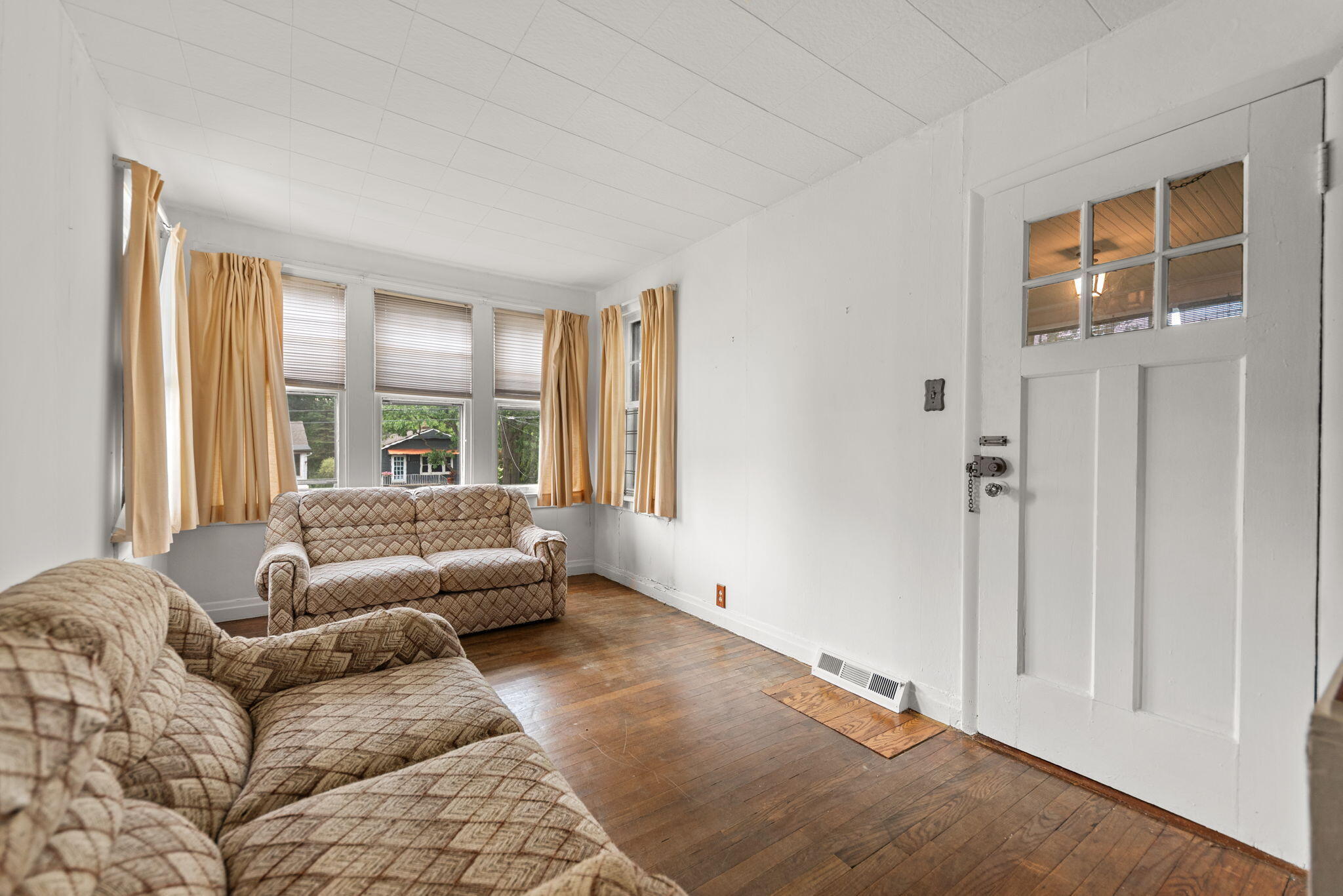 6108 Hemlock Avenue, Gary, IN 46403; Image #2