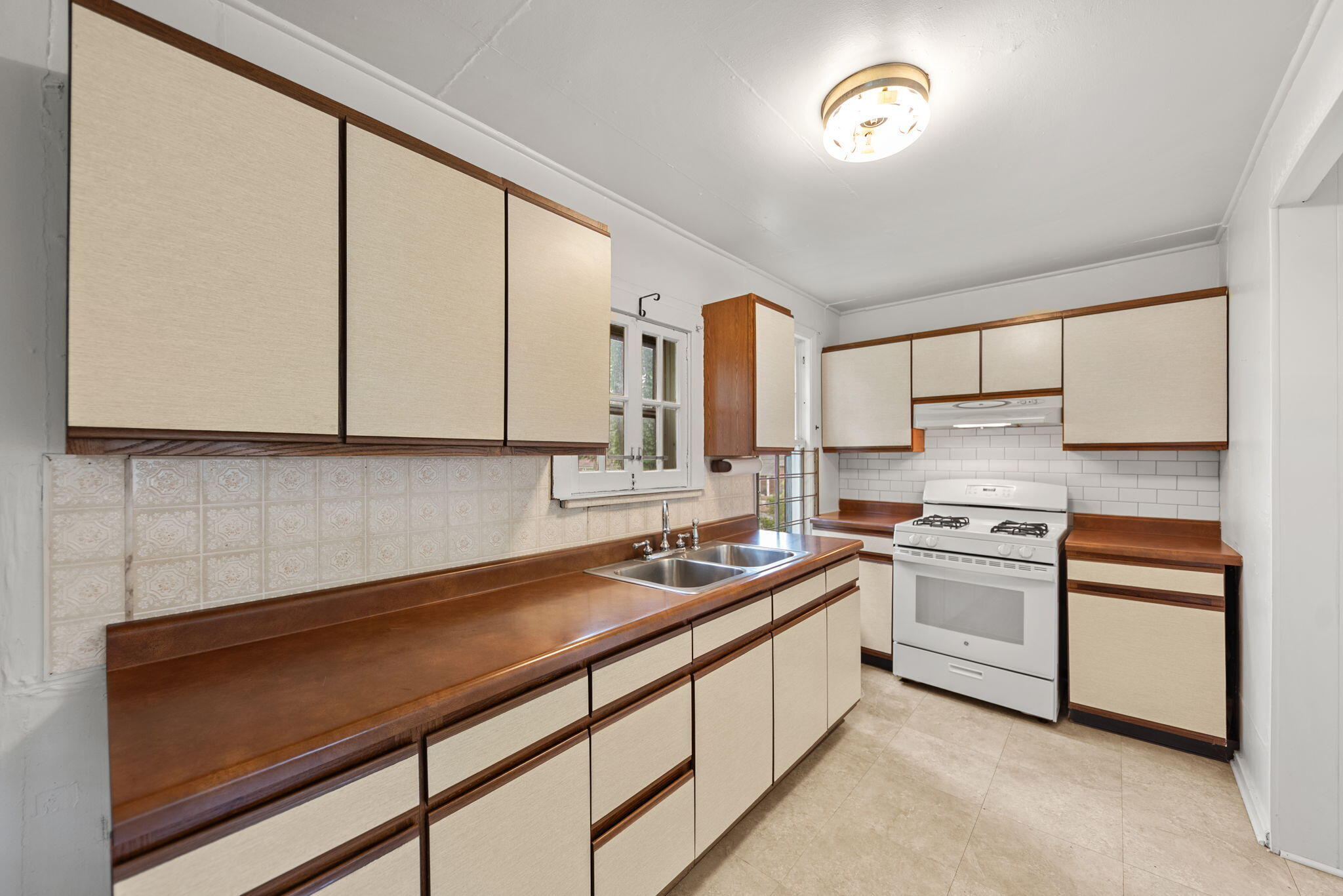 6108 Hemlock Avenue, Gary, IN 46403; Image #7