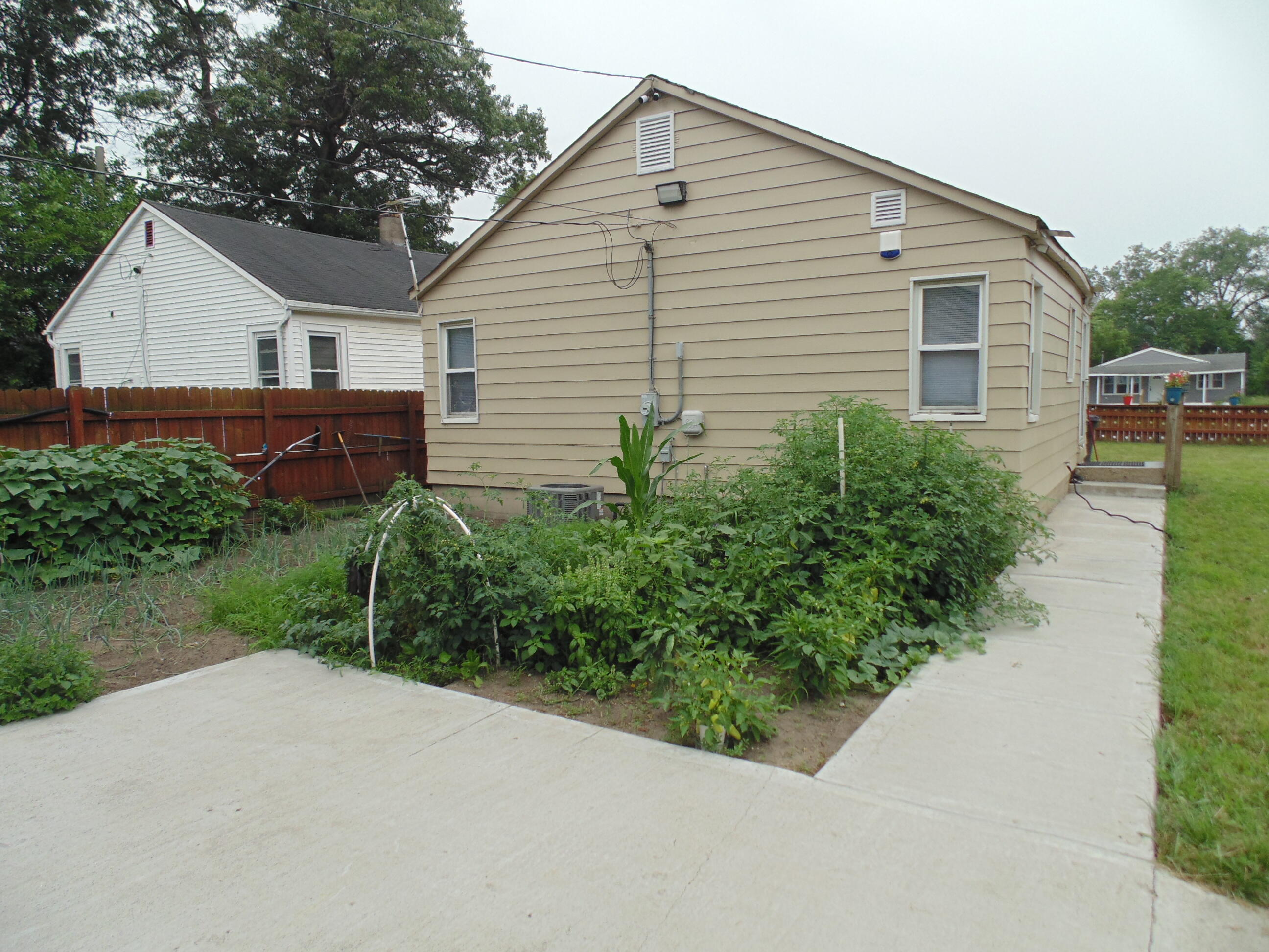 3653 Iowa Street, Lake Station, IN 46405; Image #33