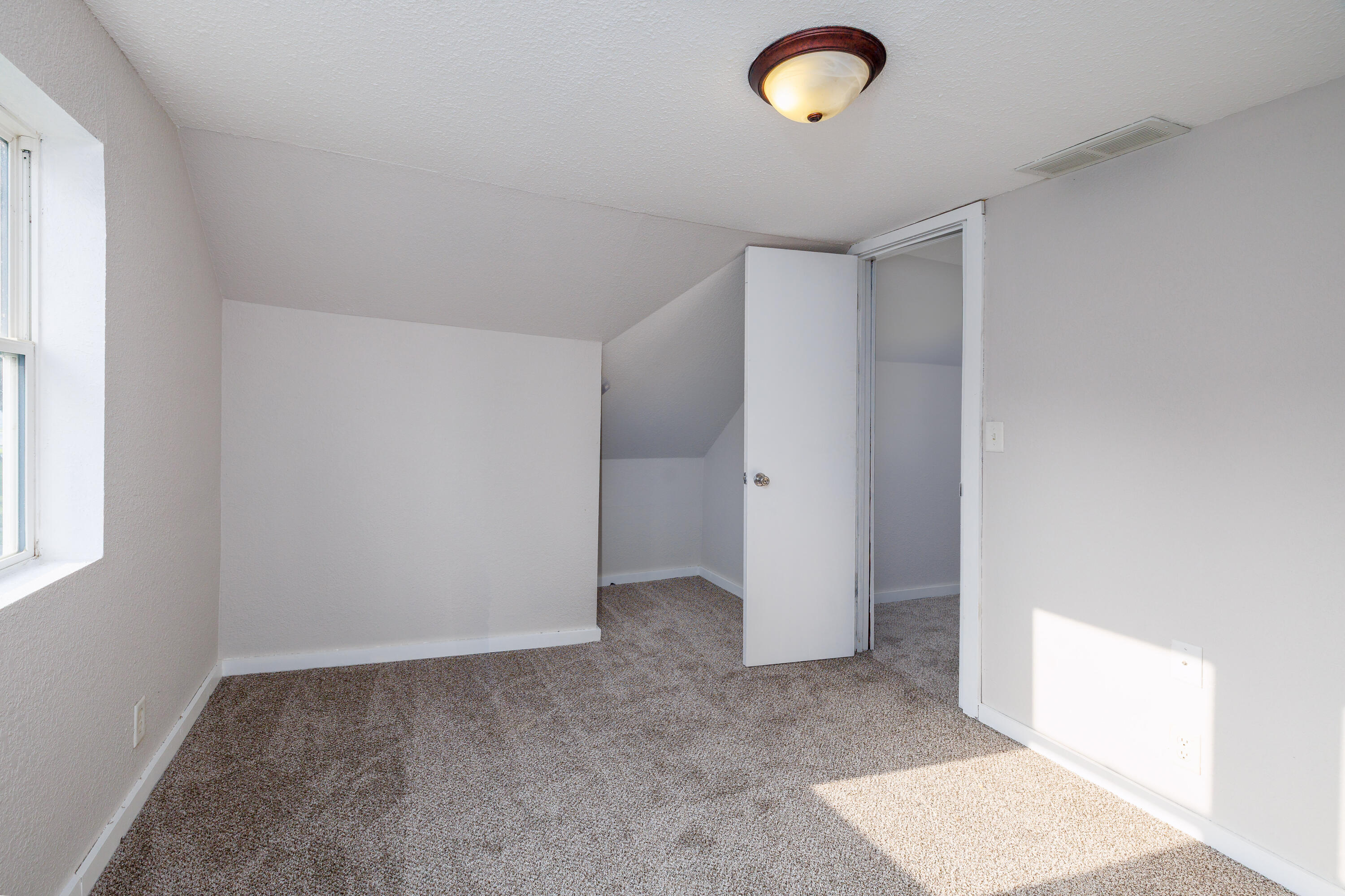 207 E Allen Street, Kentland, IN 47951; Image #28