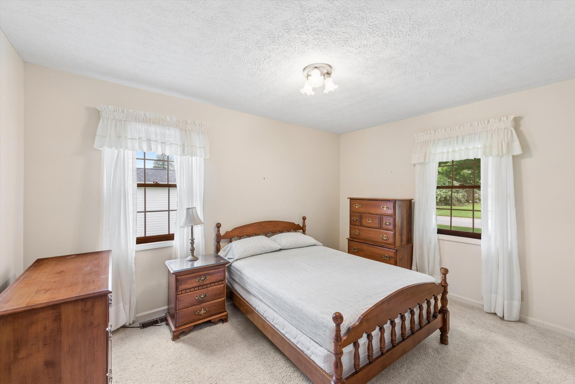 223 Thornhedge Drive, Valparaiso, IN 46383; Image #10