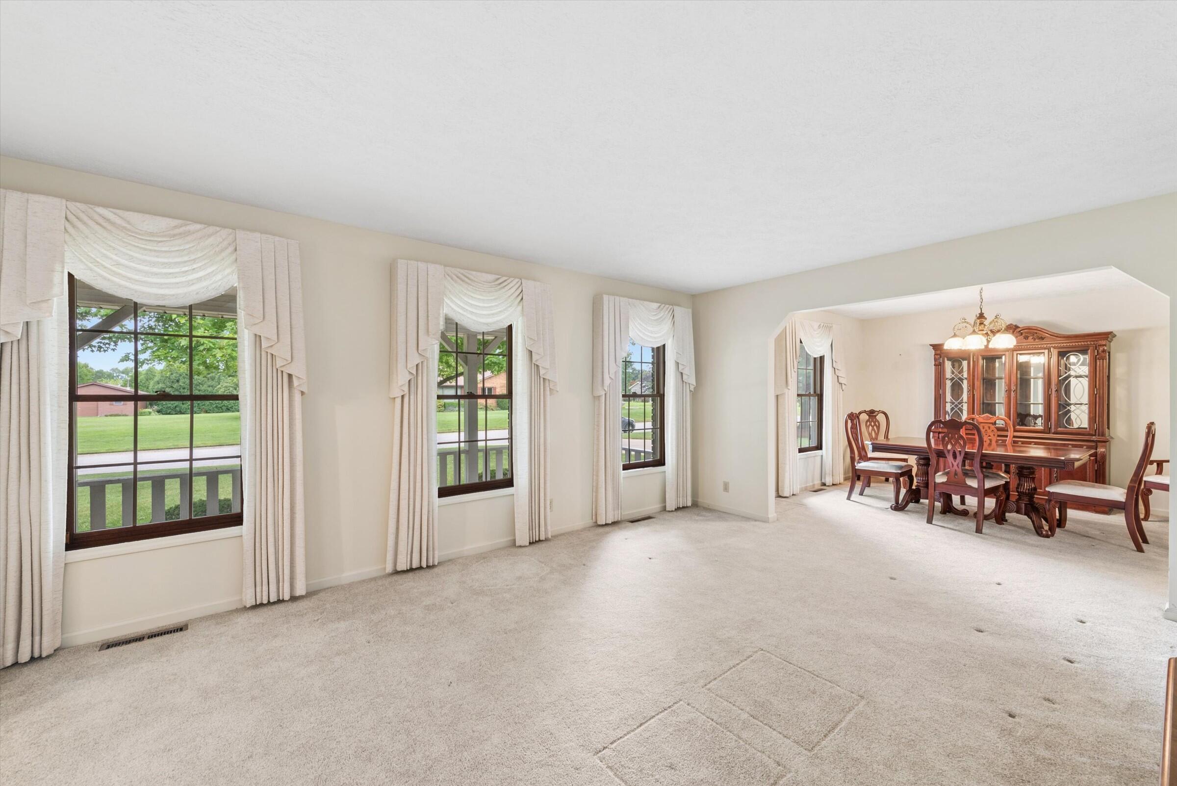 223 Thornhedge Drive, Valparaiso, IN 46383; Image #2