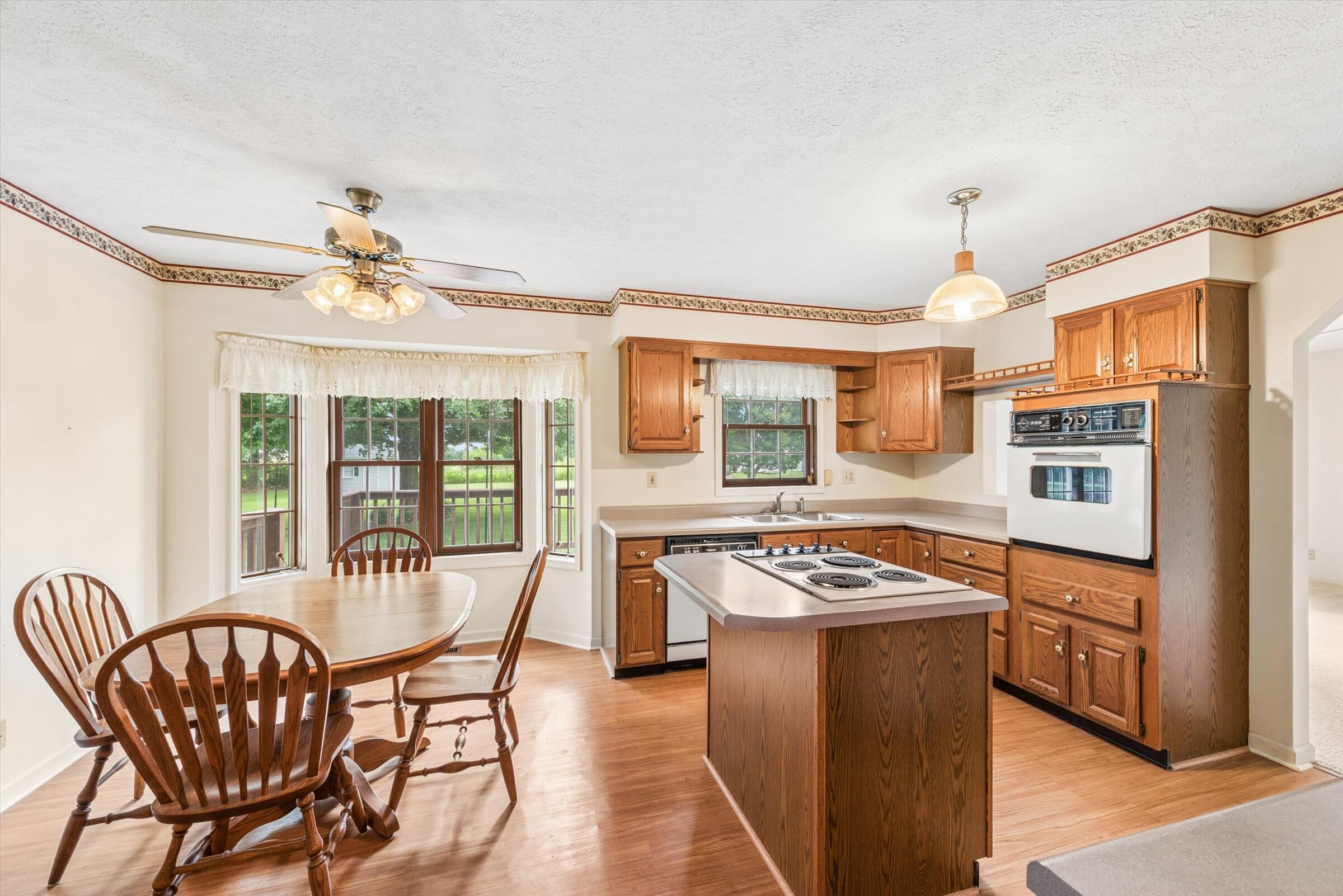 223 Thornhedge Drive, Valparaiso, IN 46383; Image #4