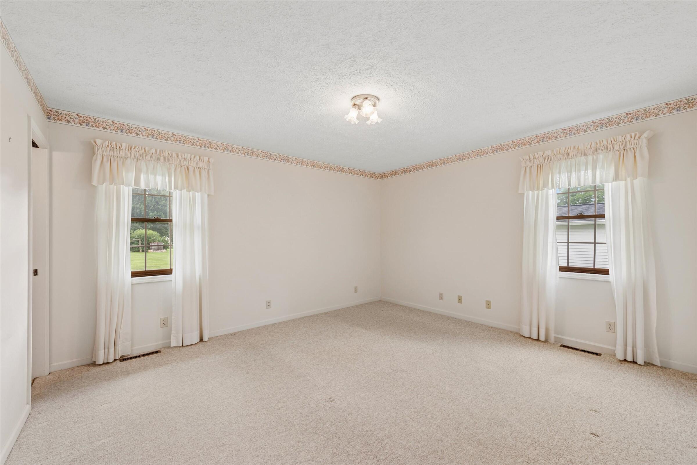 223 Thornhedge Drive, Valparaiso, IN 46383; Image #8
