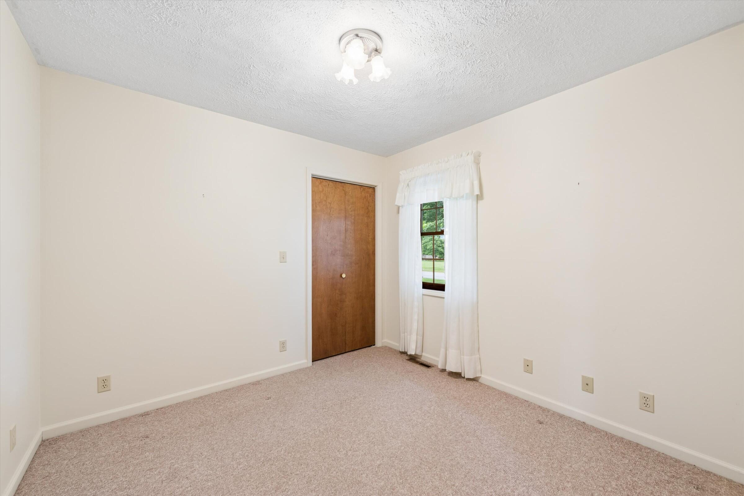 223 Thornhedge Drive, Valparaiso, IN 46383; Image #9