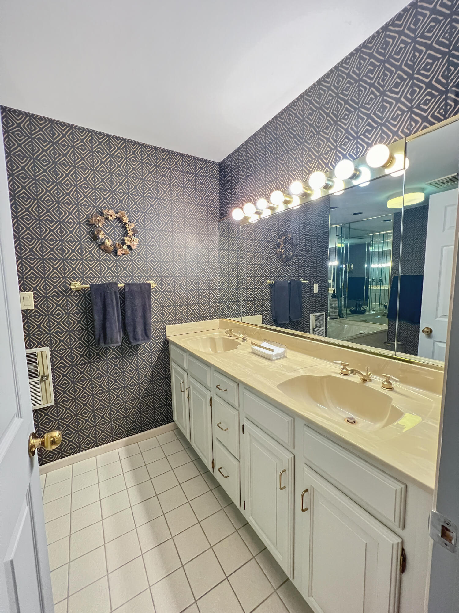 910 Ridge Road, Munster, IN #208, 46321; Image #21