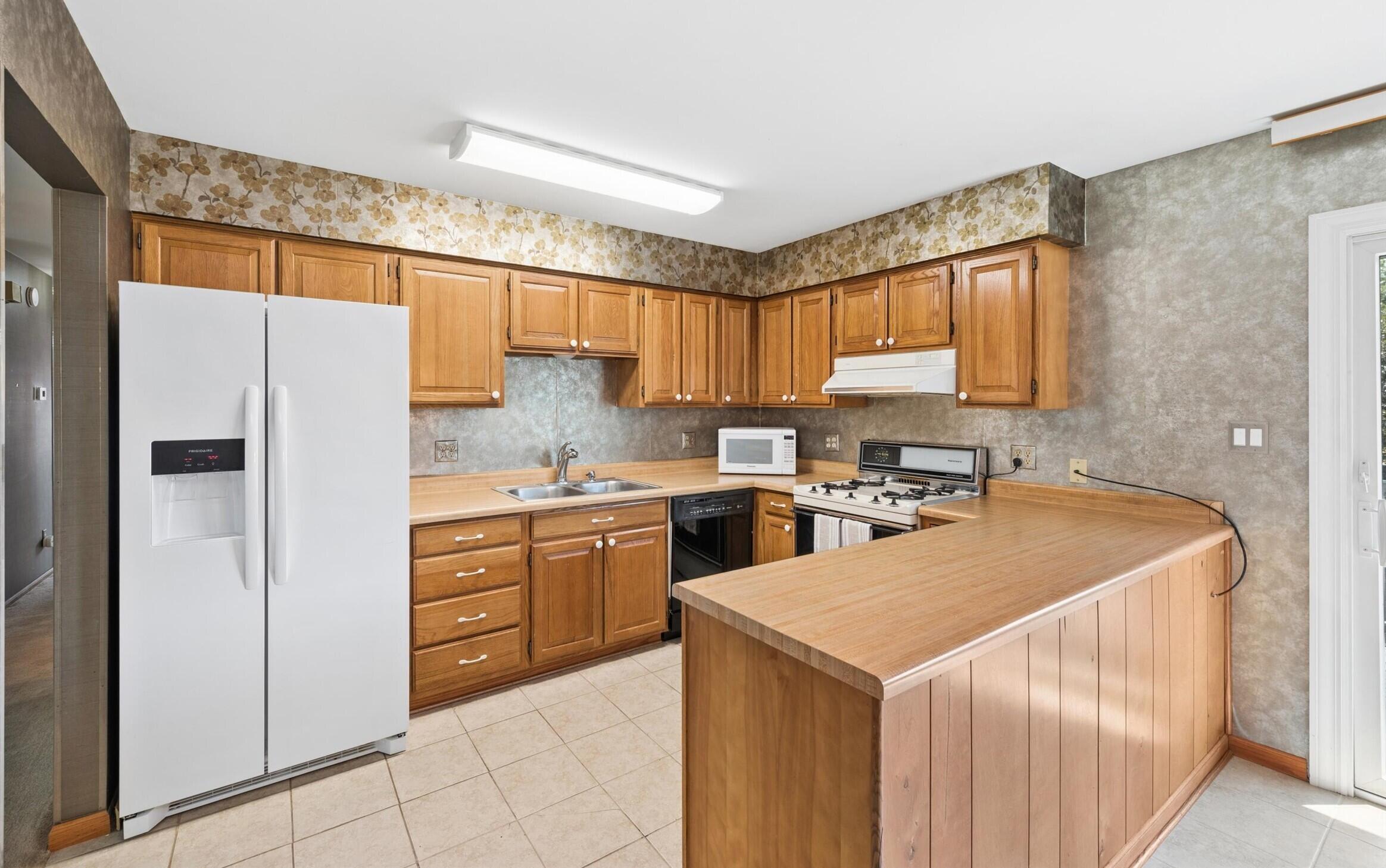 3992 Willowood Court, Crown Point, IN 46307; Image #6