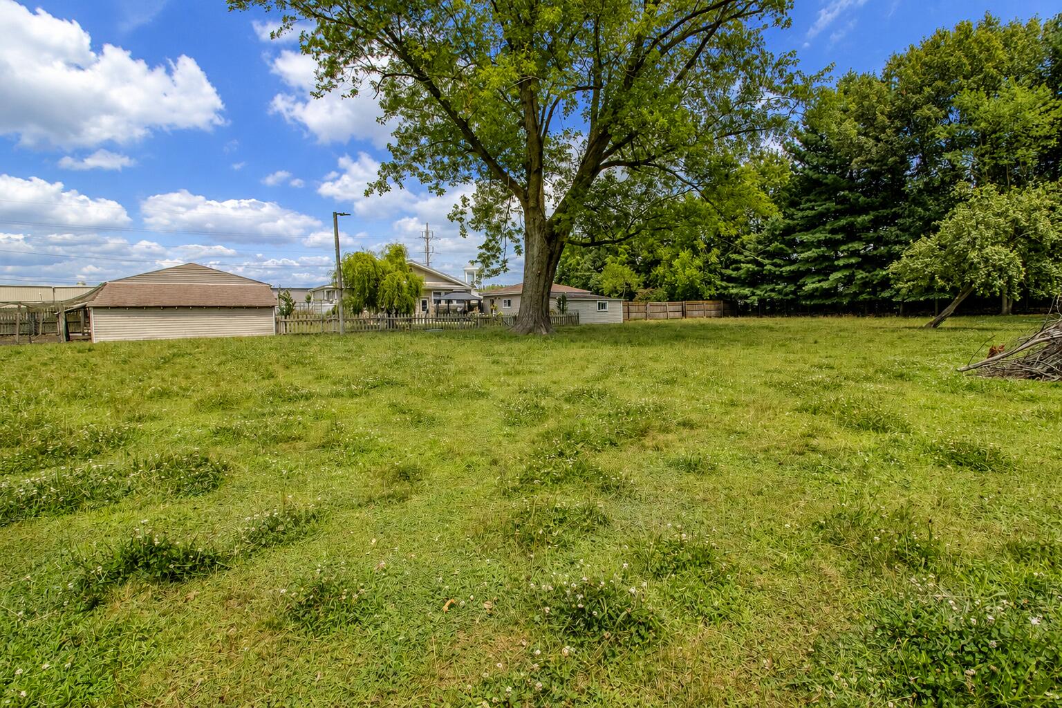 1202 W Pacific Avenue, Knox, IN 46534; Image #24