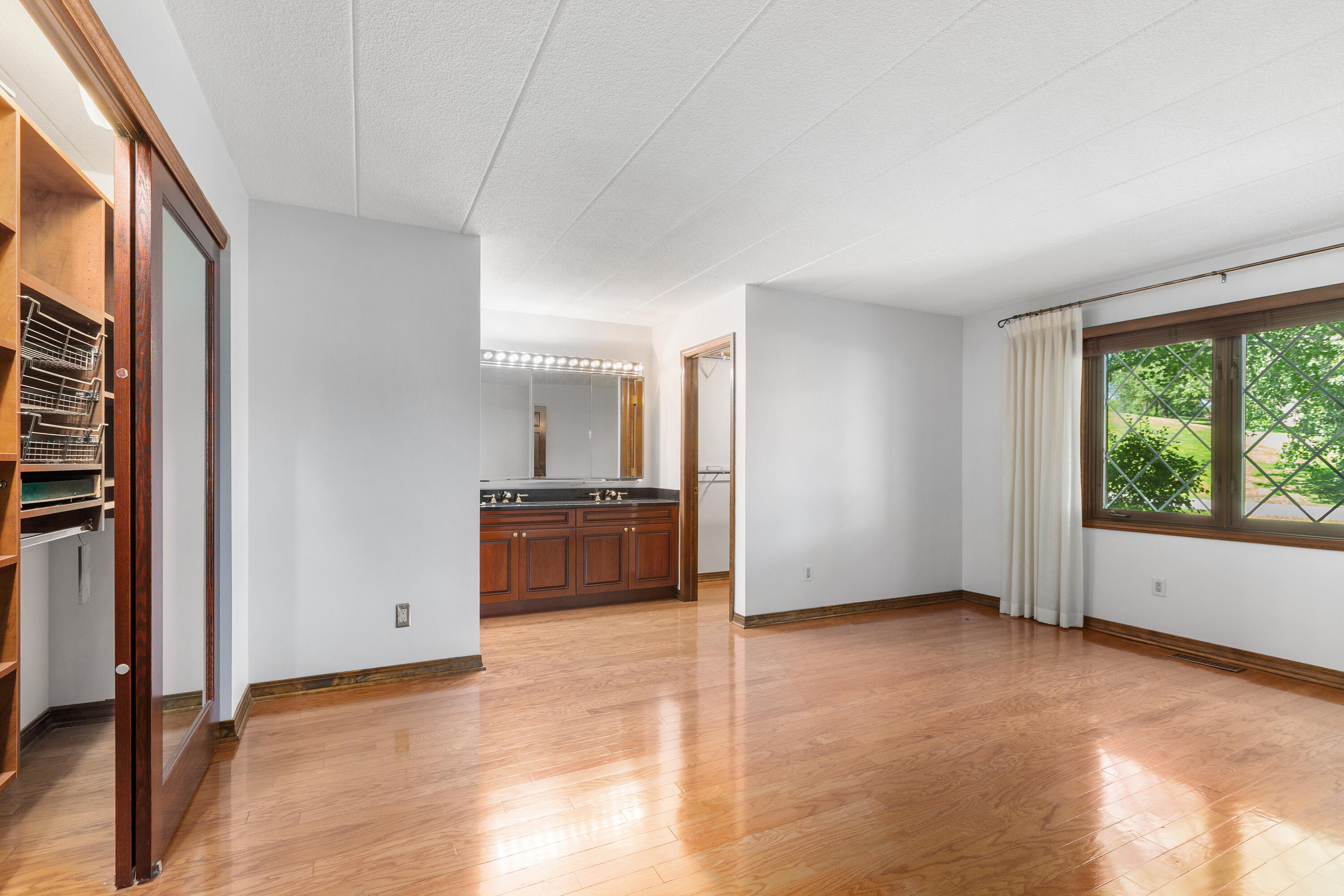 2511 E Lakeshore Drive, Crown Point, IN #A1, 46307; Image #17