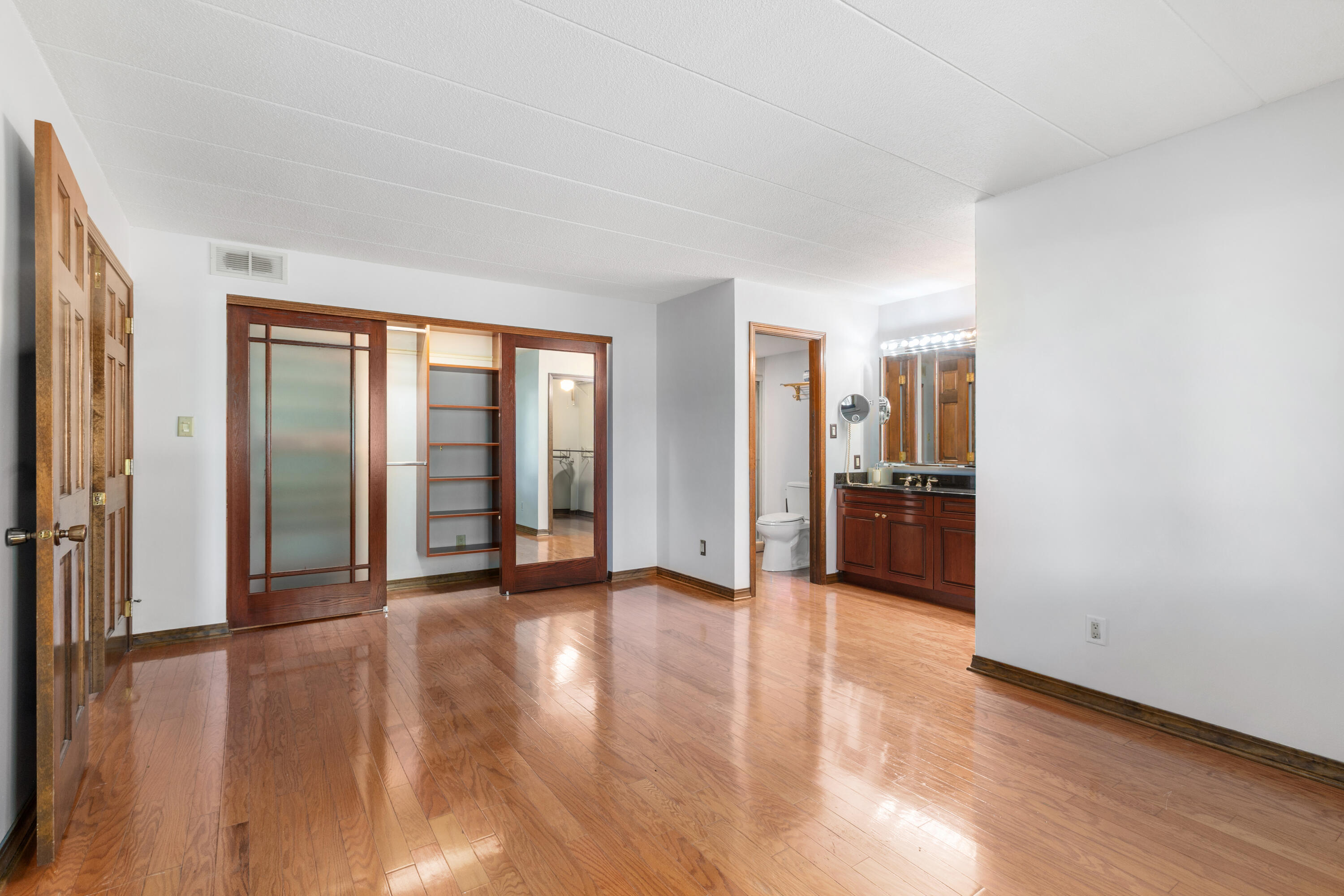 2511 E Lakeshore Drive, Crown Point, IN #A1, 46307; Image #18