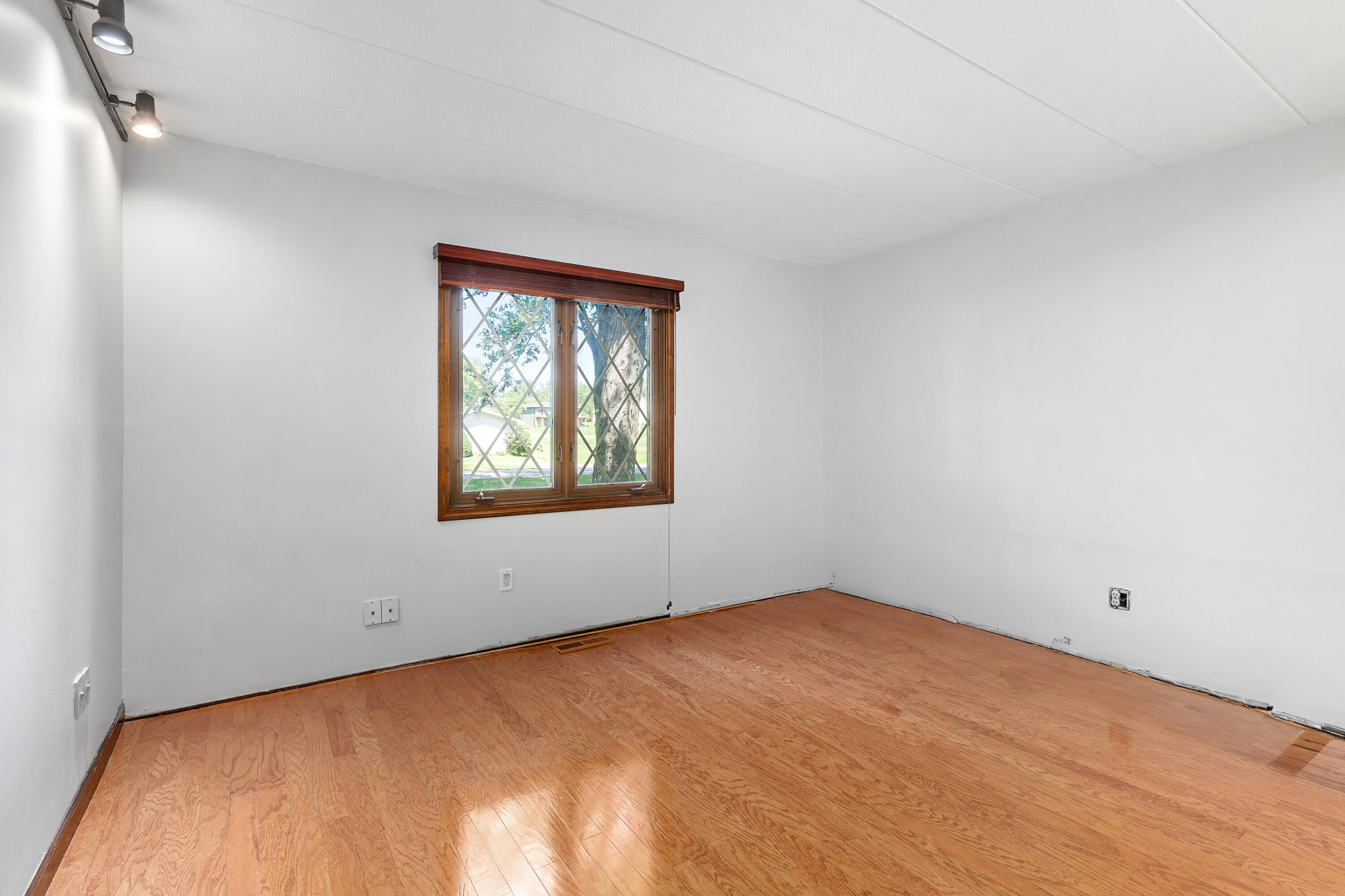 2511 E Lakeshore Drive, Crown Point, IN #A1, 46307; Image #20