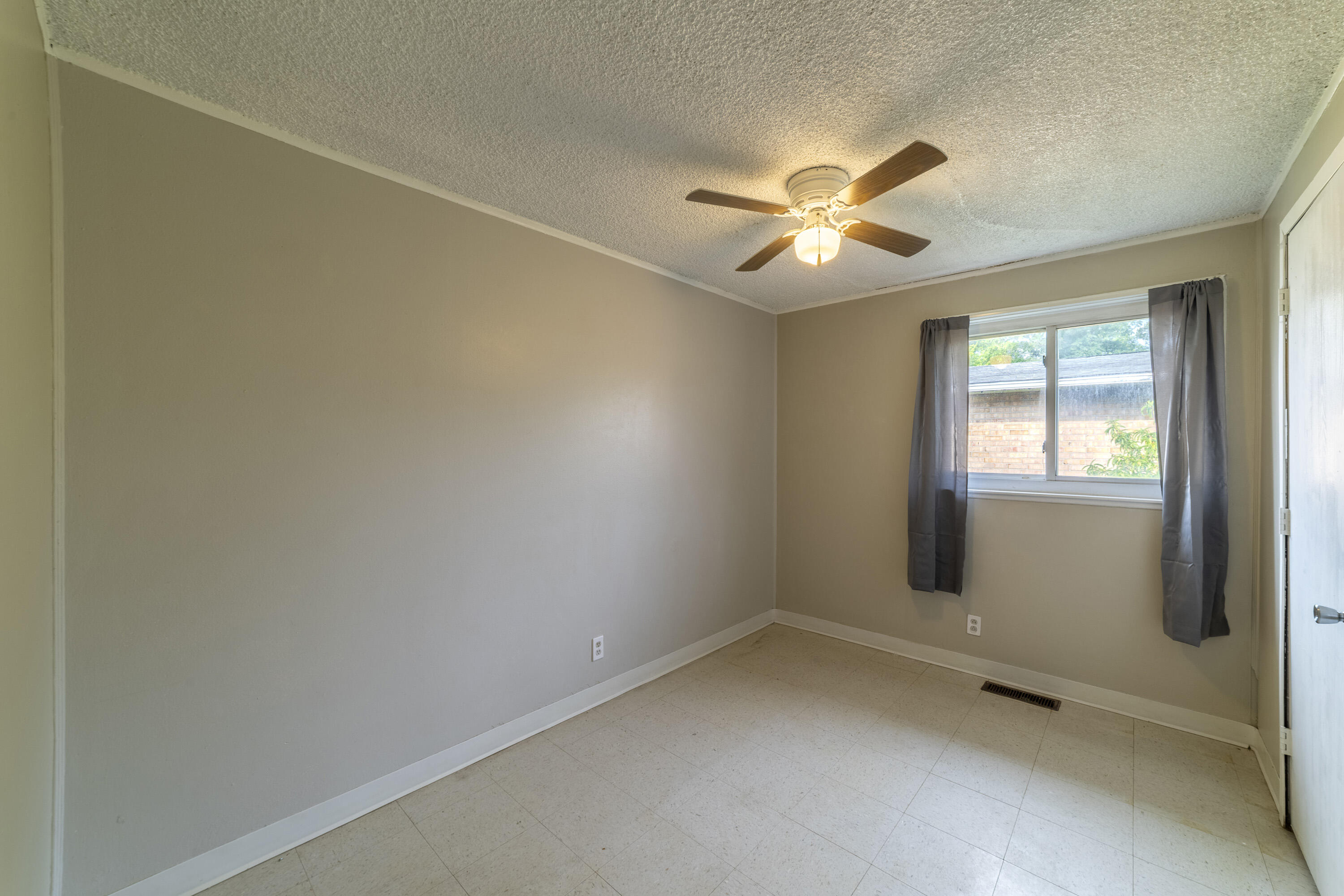 401 Oak Street, Michigan City, IN 46360; Image #17