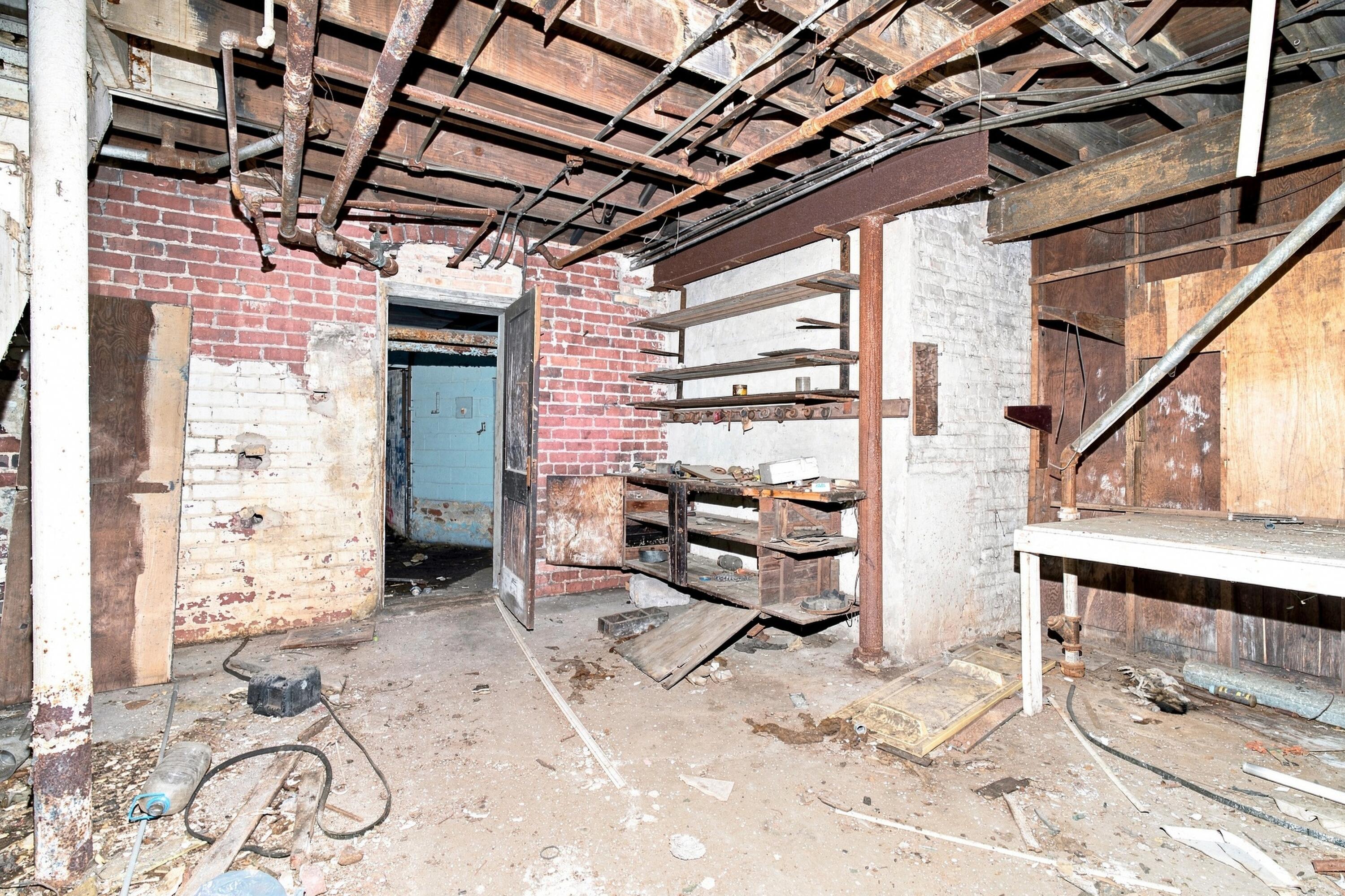 400 E 41st Avenue, Gary, IN 46409; Image #23