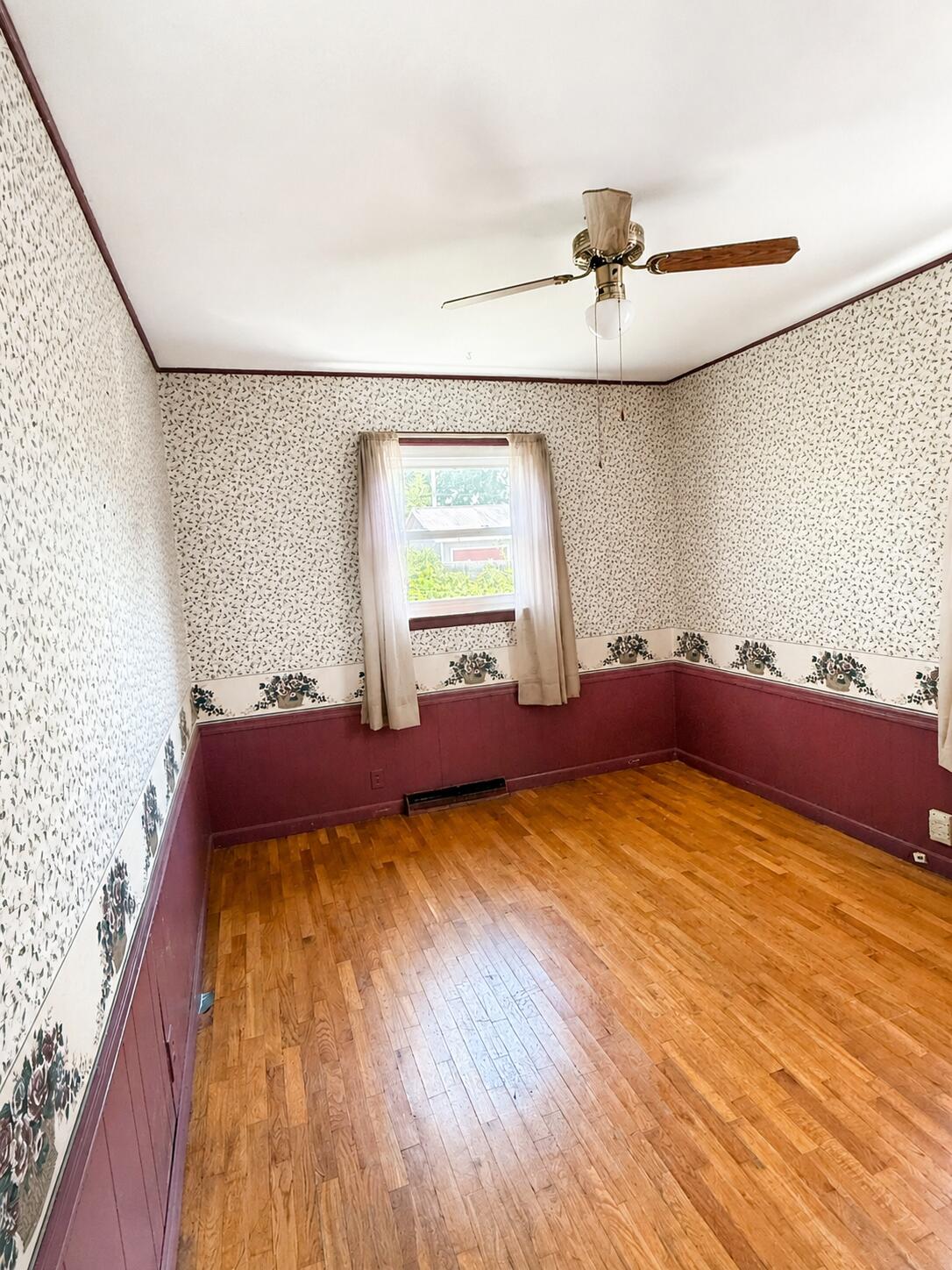 125 E Broadway Street, Brook, IN 47922; Image #8