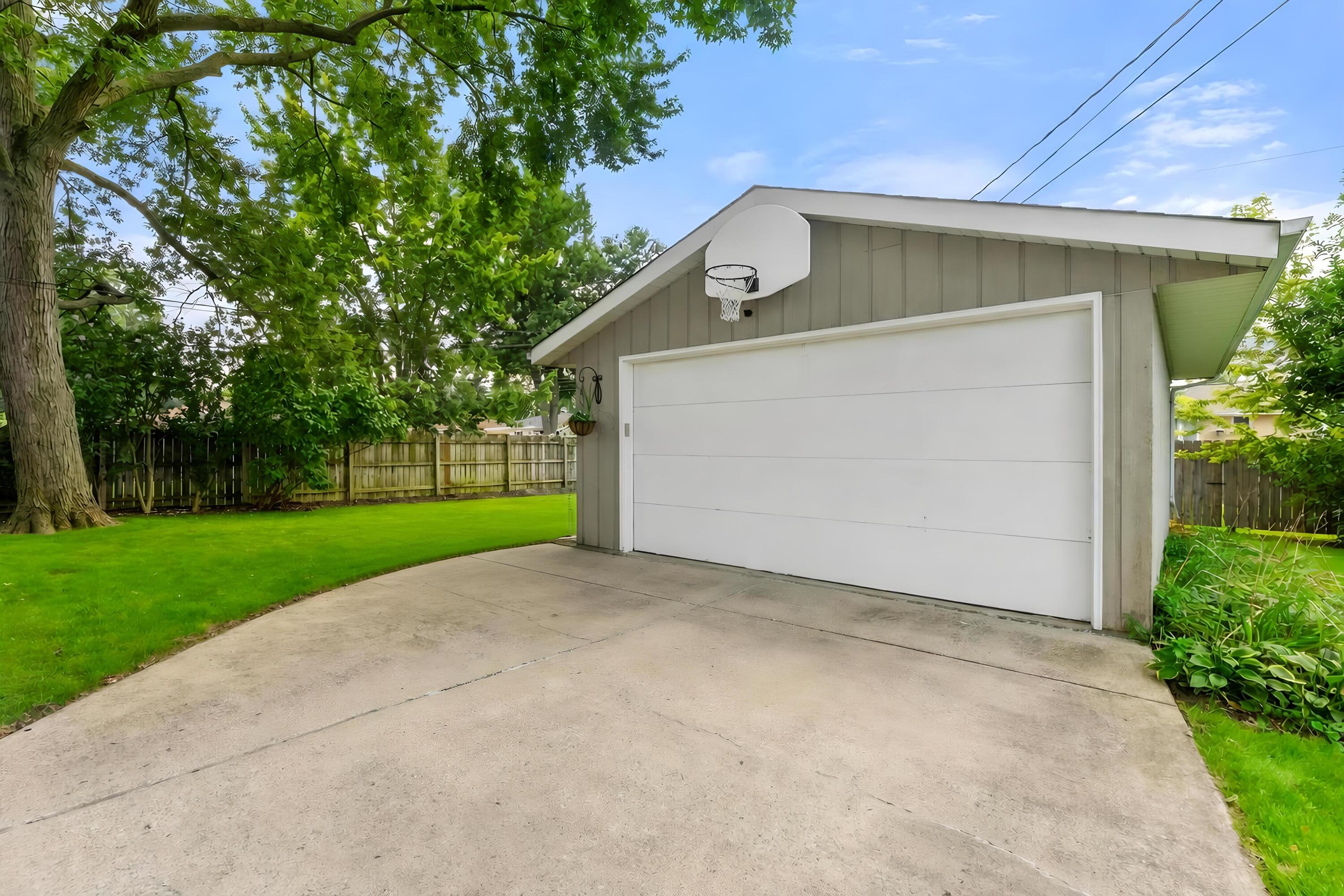 8134 Columbia Avenue, Munster, IN 46321; Image #3