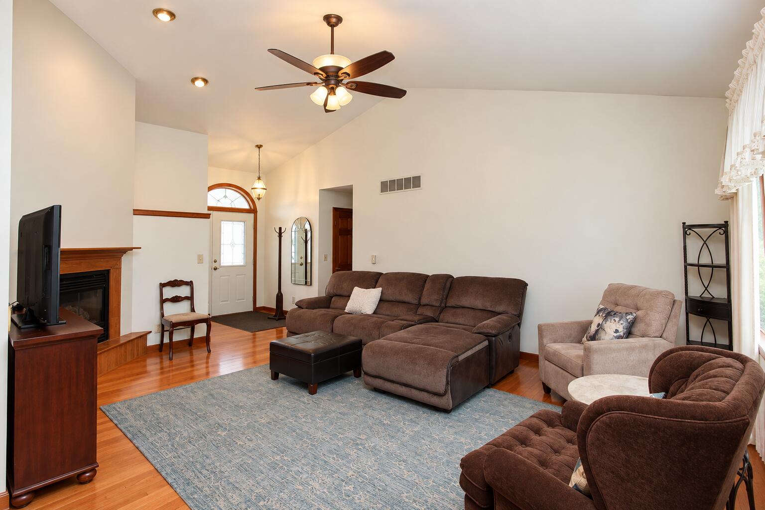 3216 W Greenbriar Lane, La Porte, IN 46350; Image #7