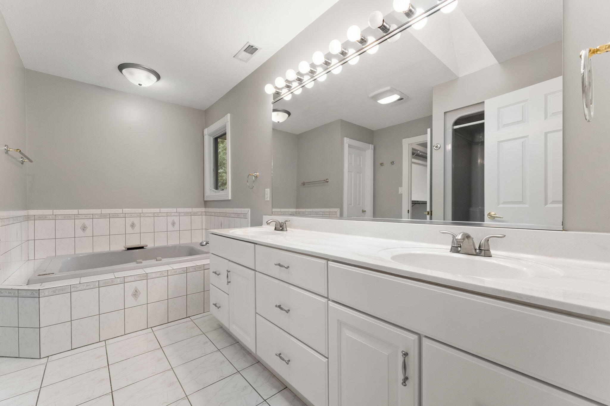 1658 Blue Heron Drive, Valparaiso, IN 46385; Image #32