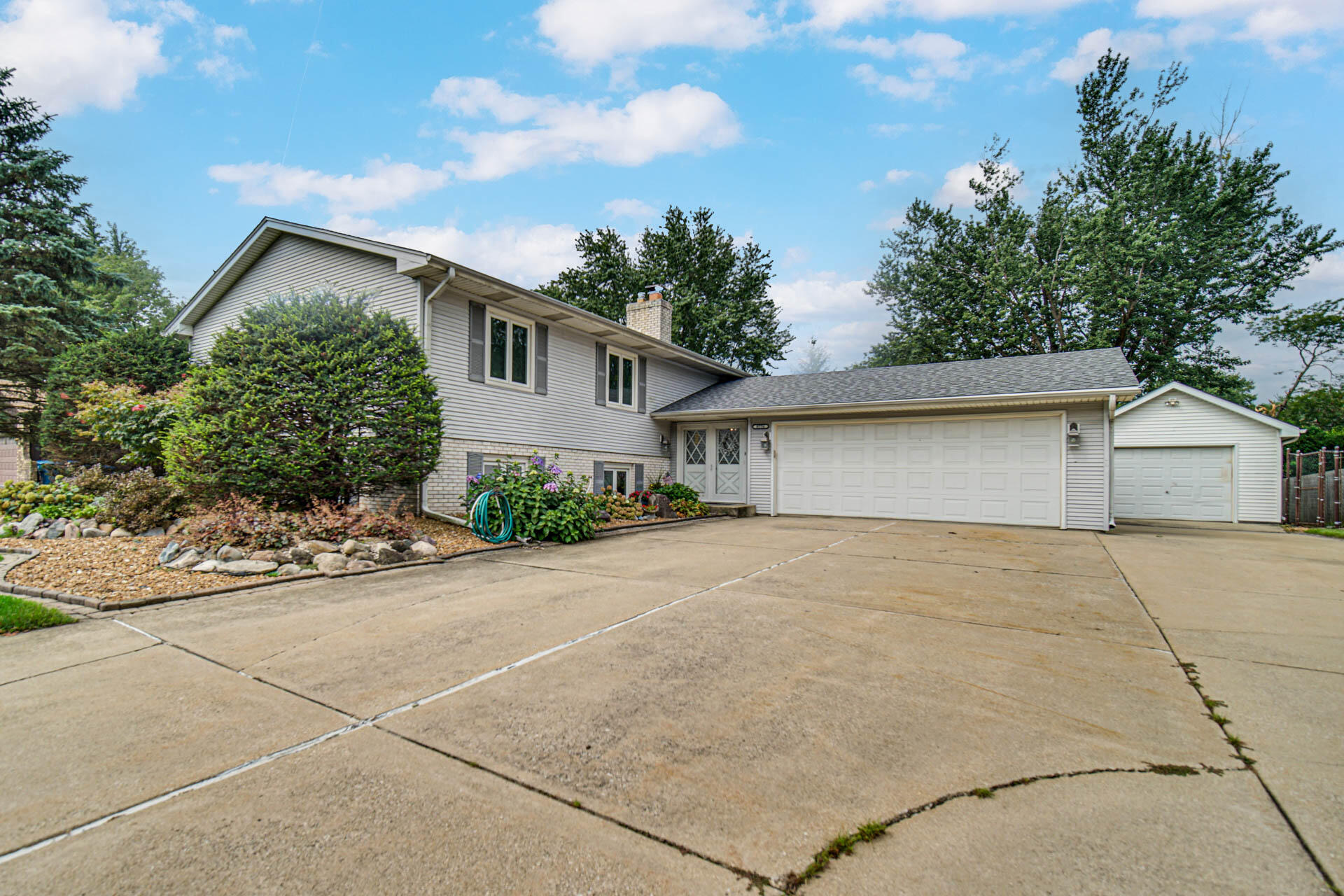 9776 W Oakridge Drive, St. John, IN 46373; Image #2
