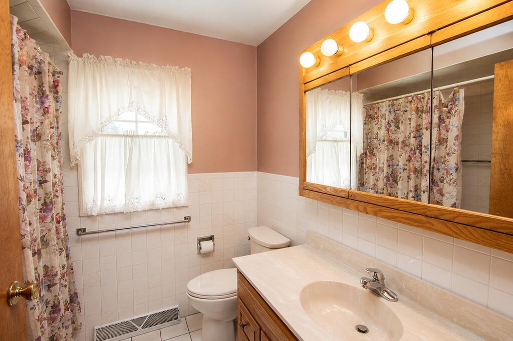 1004 W 18th Street, La Porte, IN 46350; Image #25