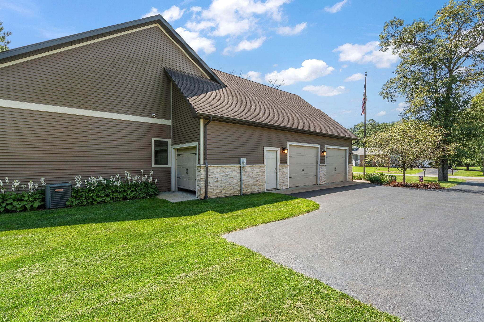 10929 Bunker Drive, DeMotte, IN 46310; Image #58