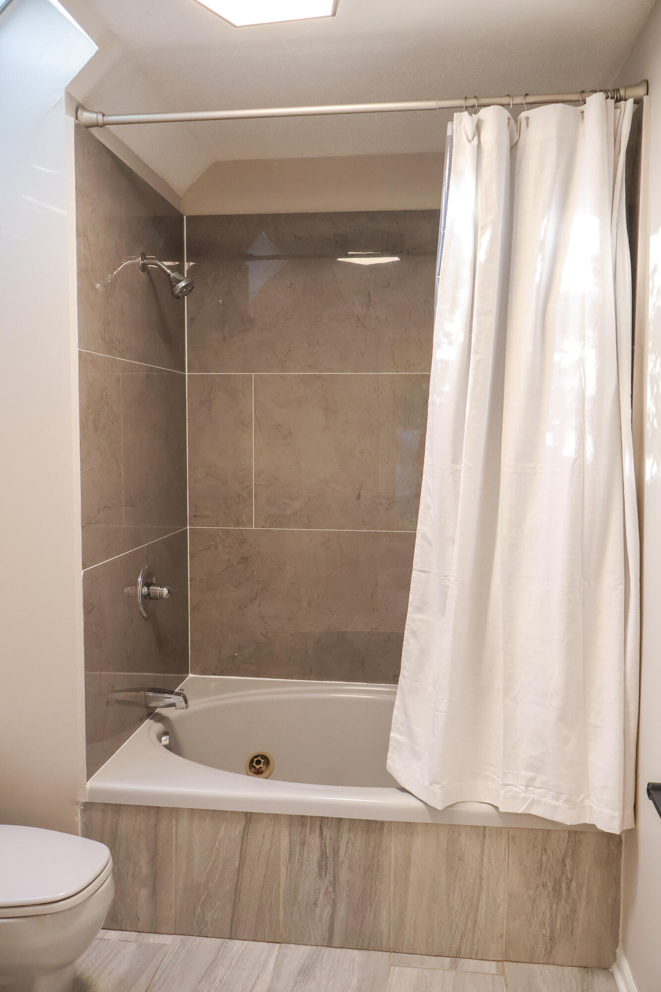 1623 E Coolspring Avenue, Michigan City, IN 46360; Image #28
