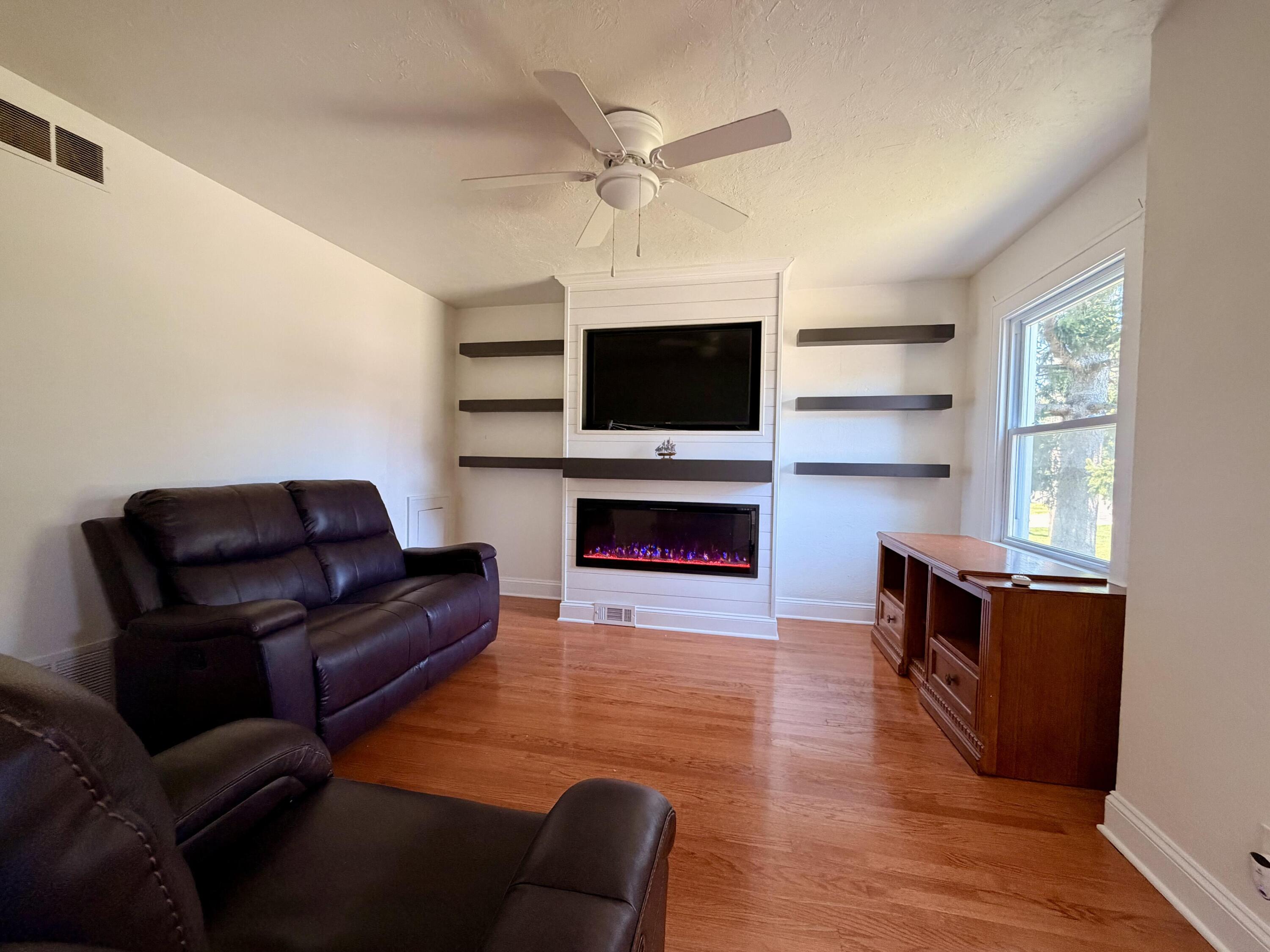 7302 Grand Boulevard, Hobart, IN 46342; Image #7