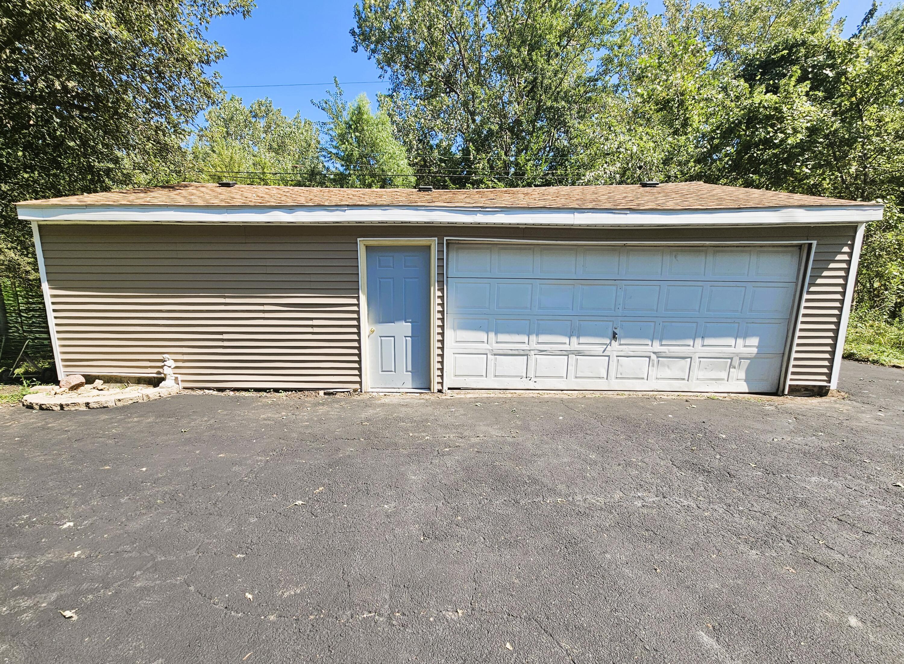 2813 New Hampshire Street, Lake Station, IN 46405; Image #25