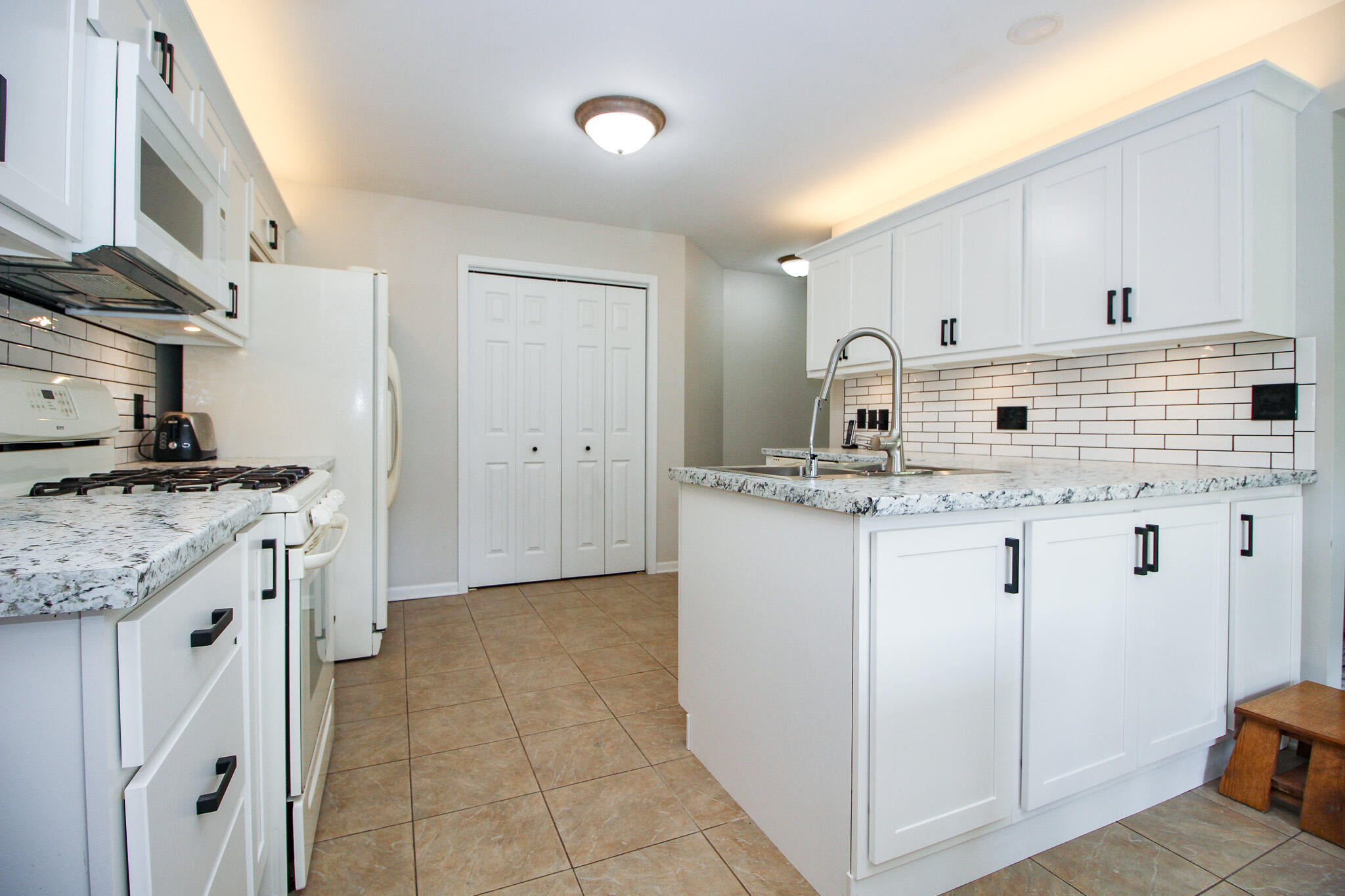 817 Daisy Circle NE, DeMotte, IN 46310; Image #8