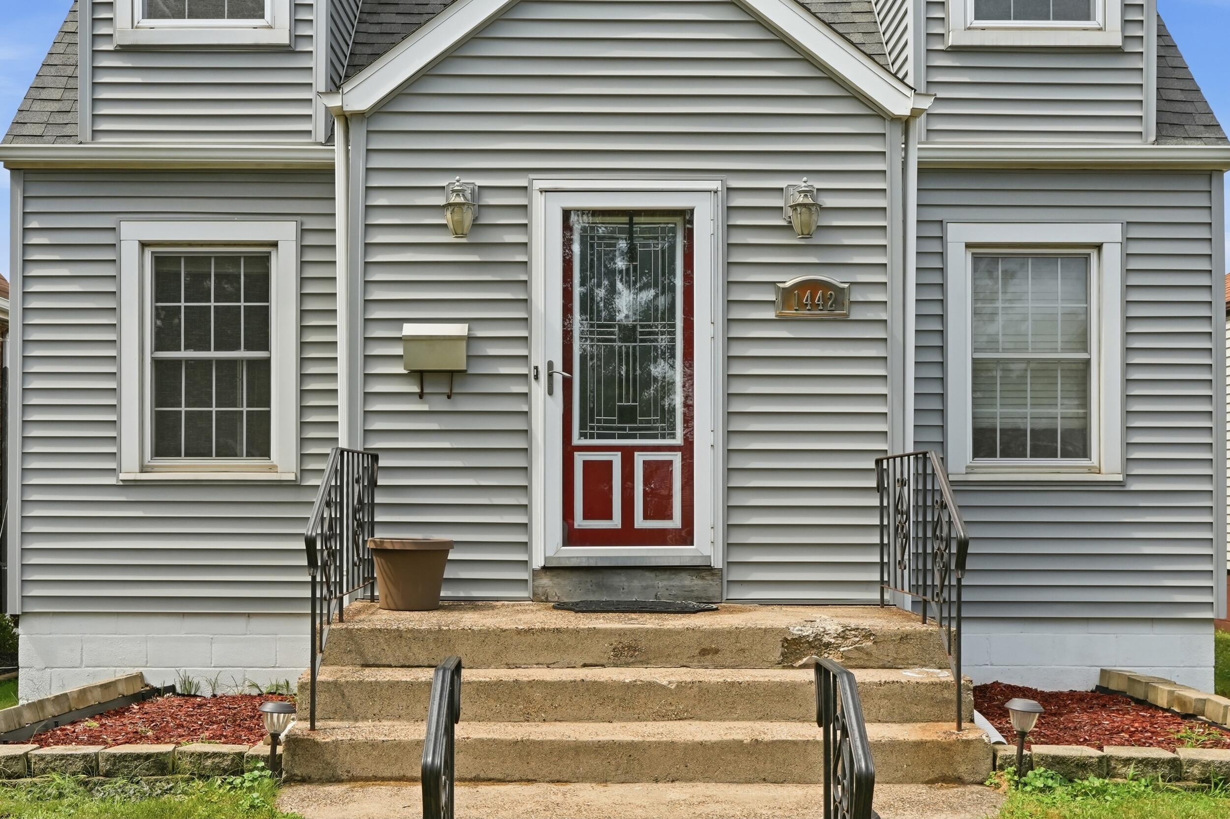 1442 Warwick Avenue, Whiting, IN 46394; Image #2