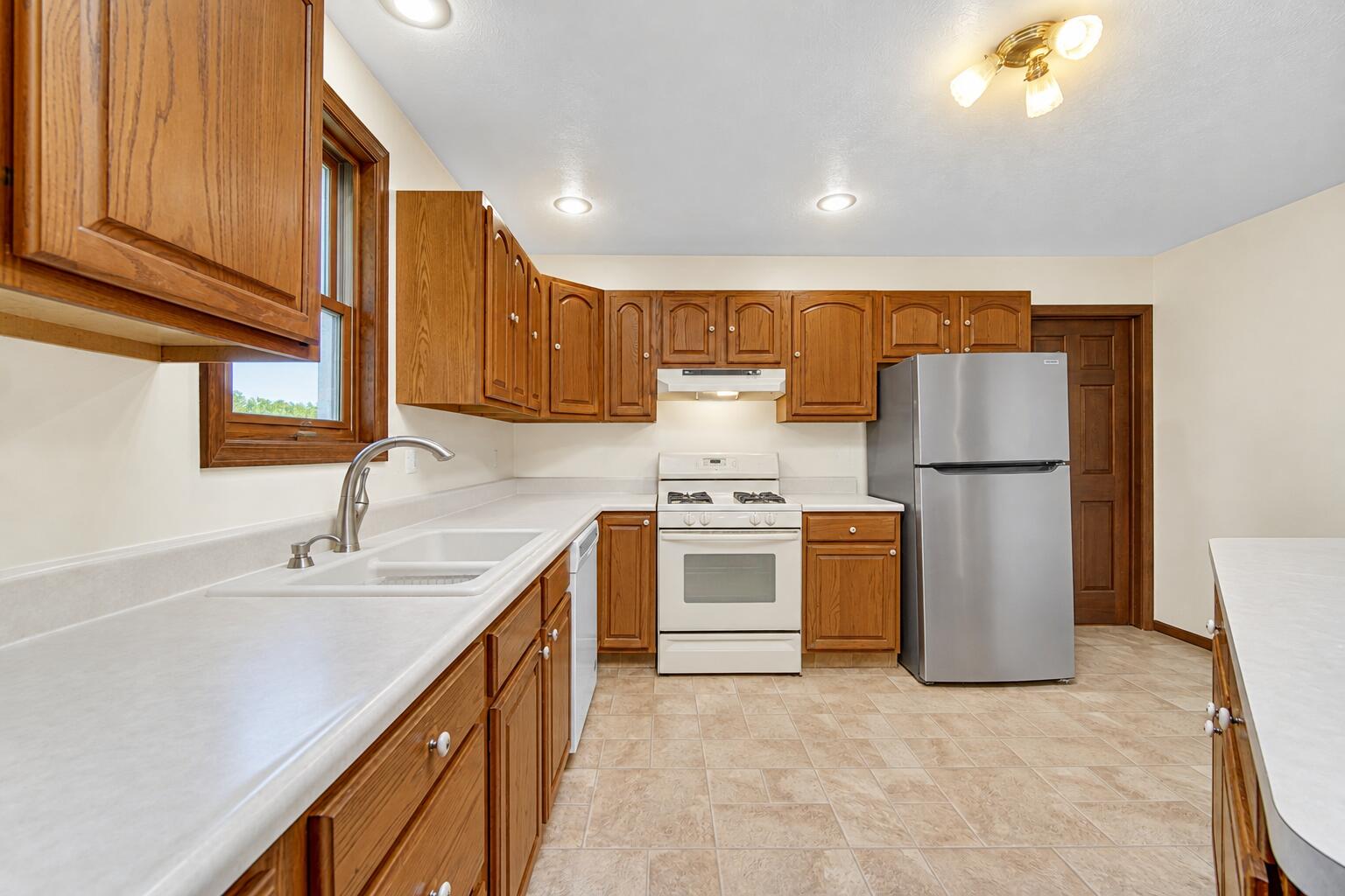 2895 S Collins Drive, La Porte, IN 46350; Image #9