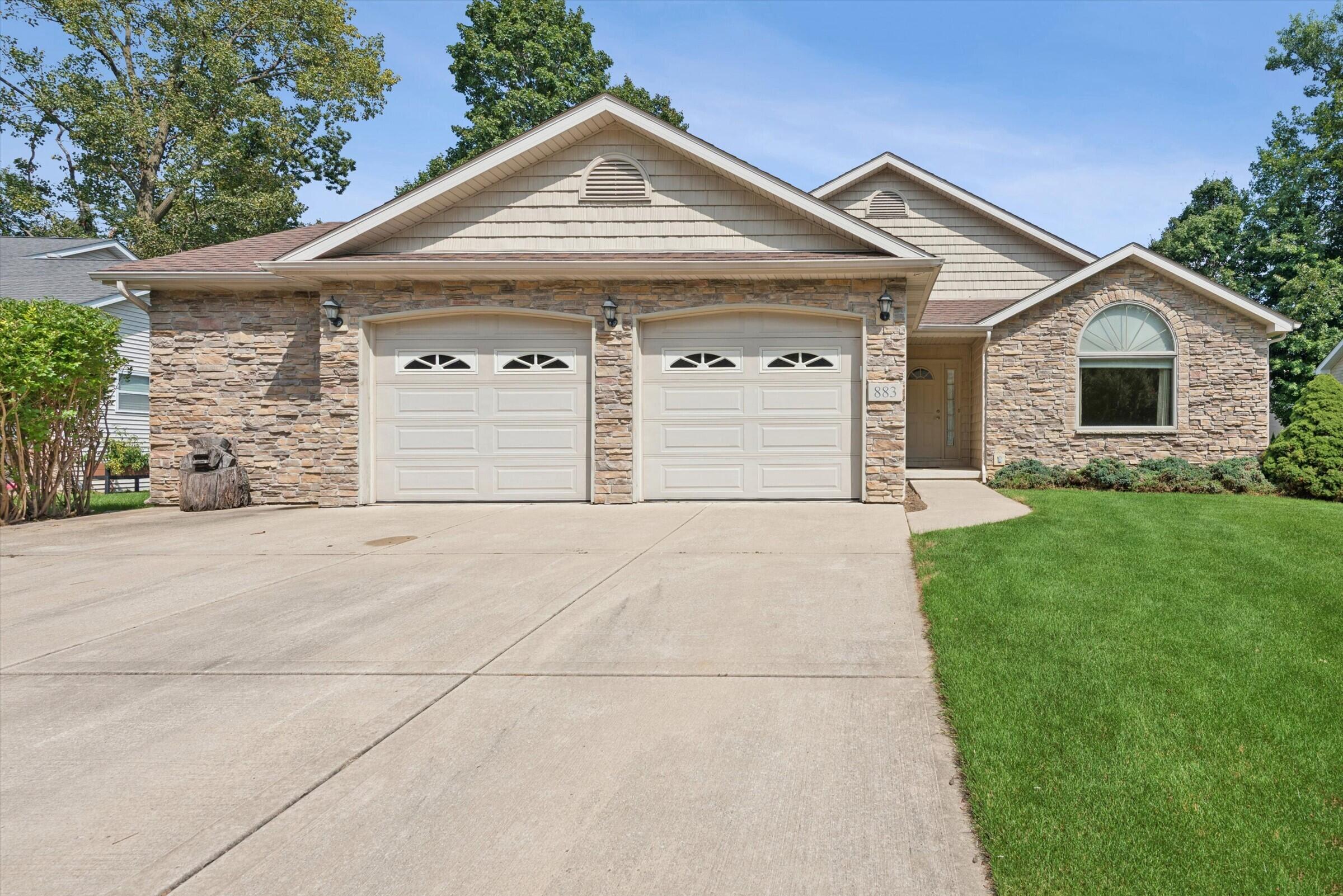 883 Hemingway Trail, Valparaiso, IN 46383; Image #2