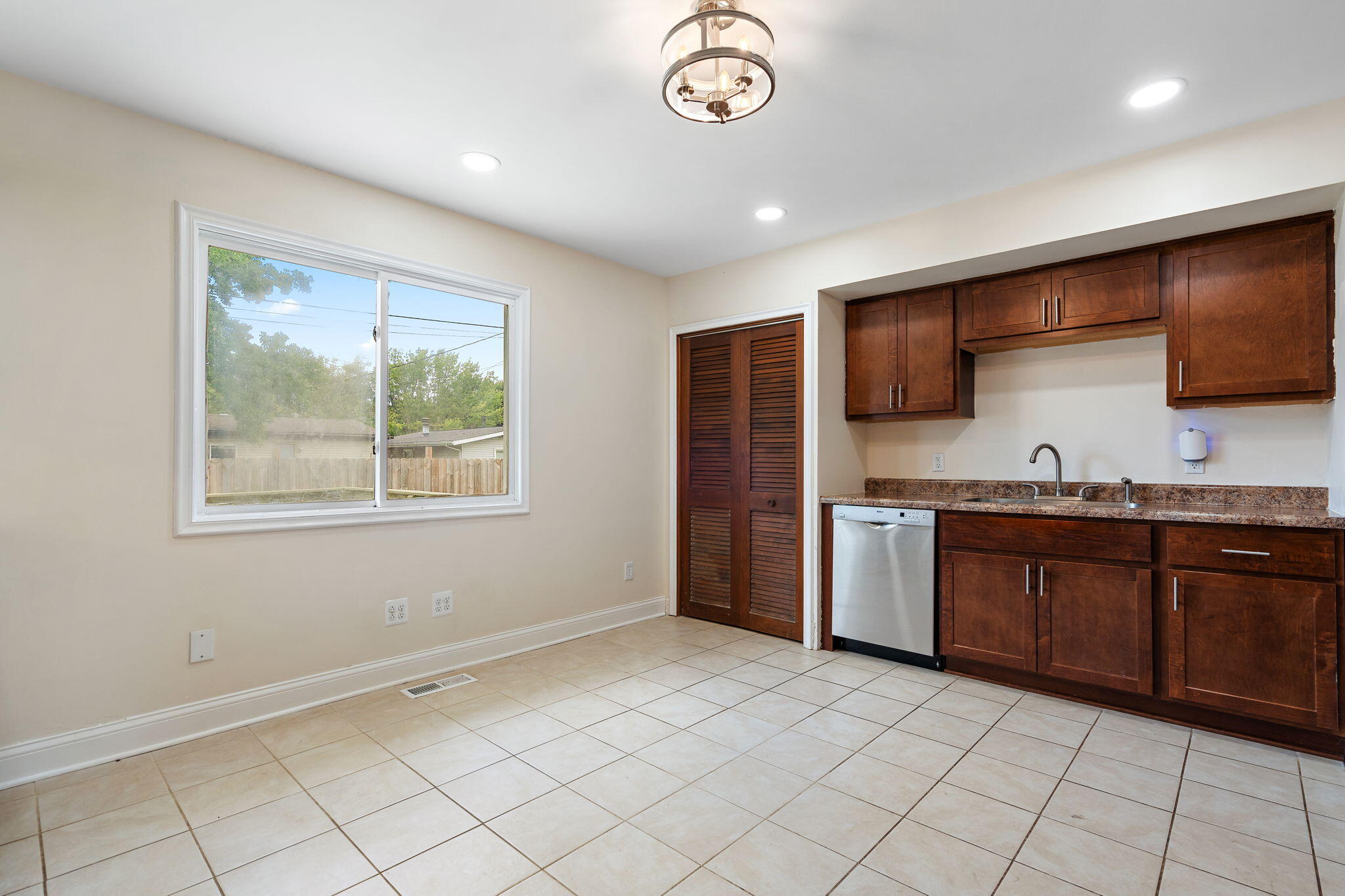 385 Riviera Court, Valparaiso, IN 46385; Image #12