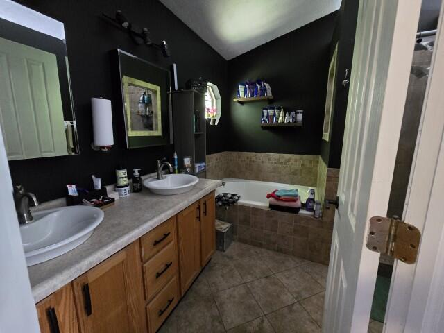 2943 Prairie Stream Way, Columbus, IN 47203; Image #17