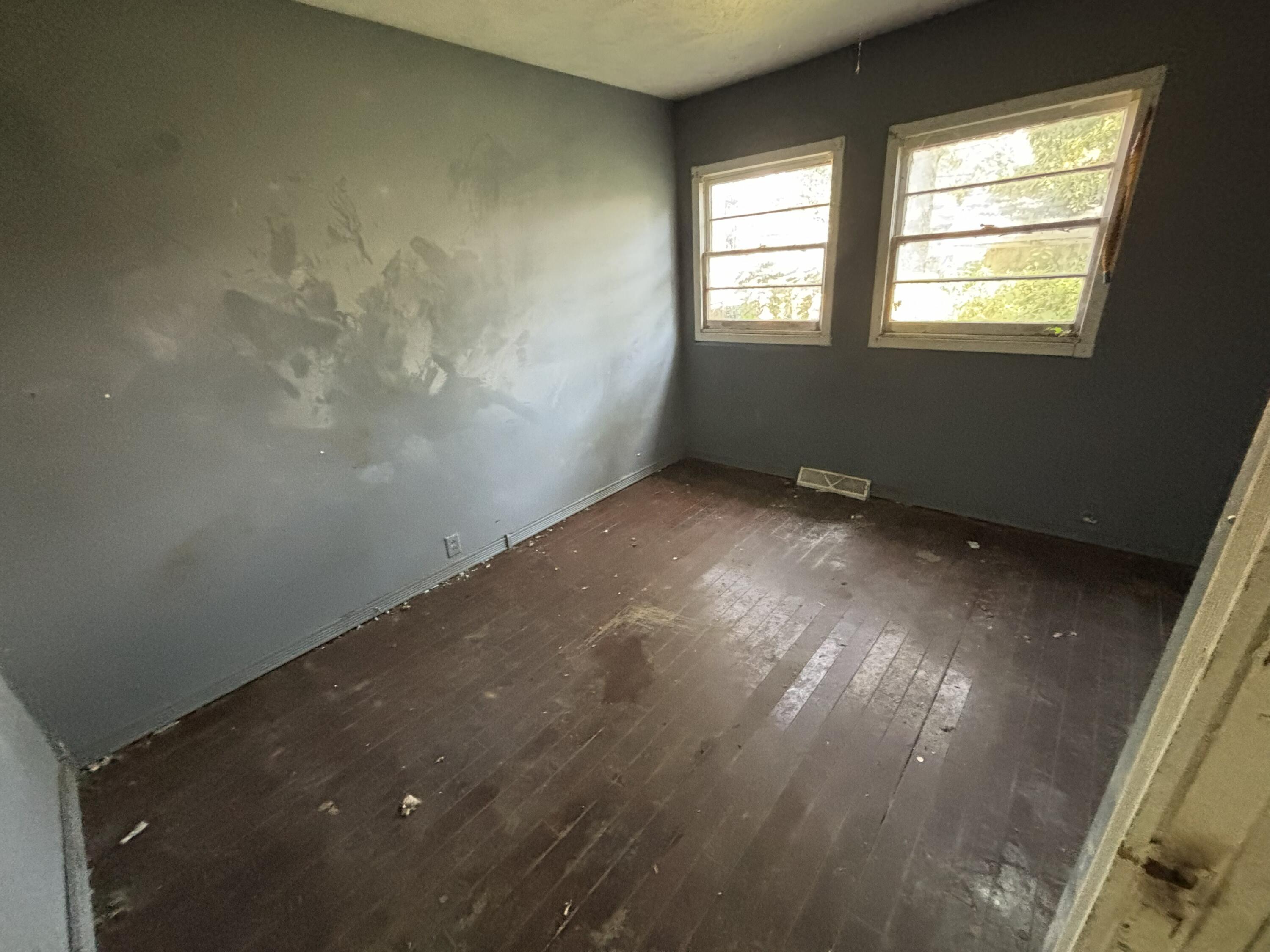 526 Tudor Road, Kingsford Heights, IN 46346; Image #5