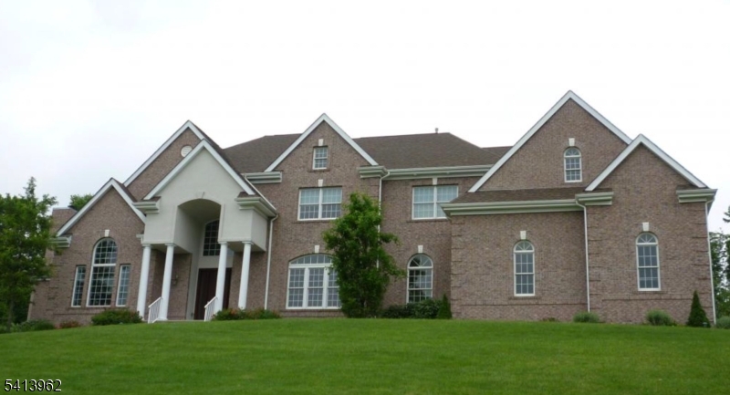6 Trout Brook Ct