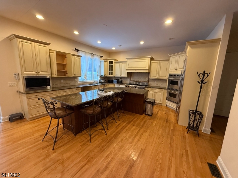 6 Trout Brook Ct