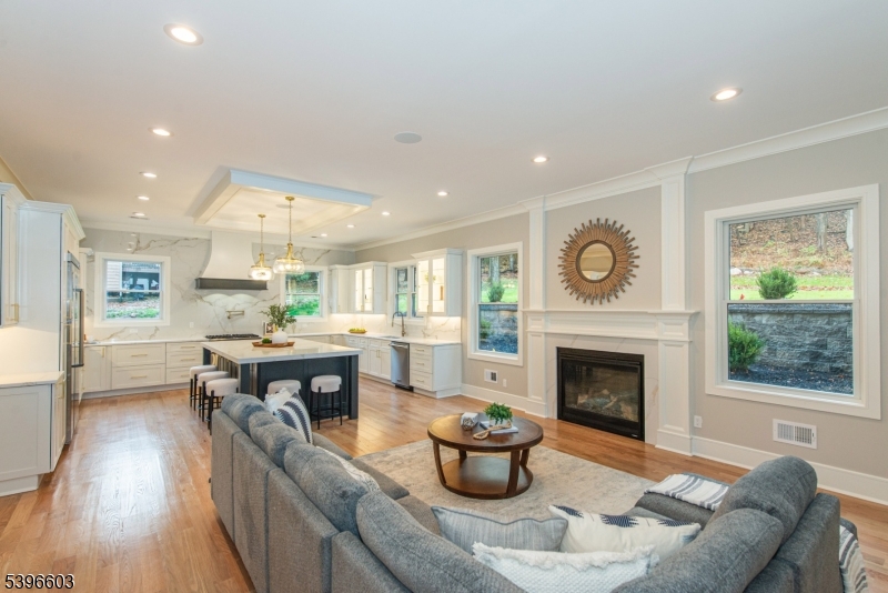 24 Cliffside Dr