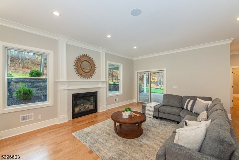 24 Cliffside Dr